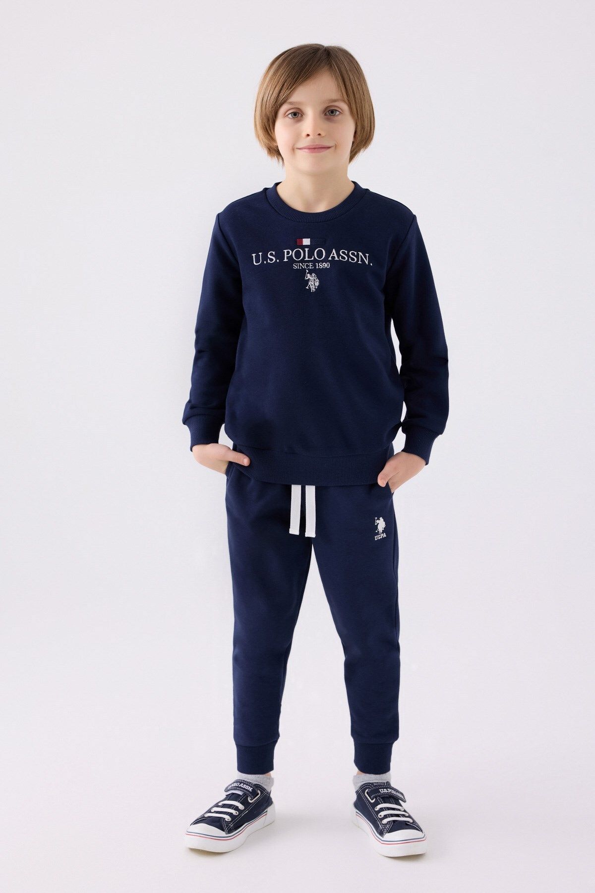 يو إس بولو أسان.-قاعدة. بدلة رياضية للأولاد باللون الأزرق الداكن من Polo Assn 1