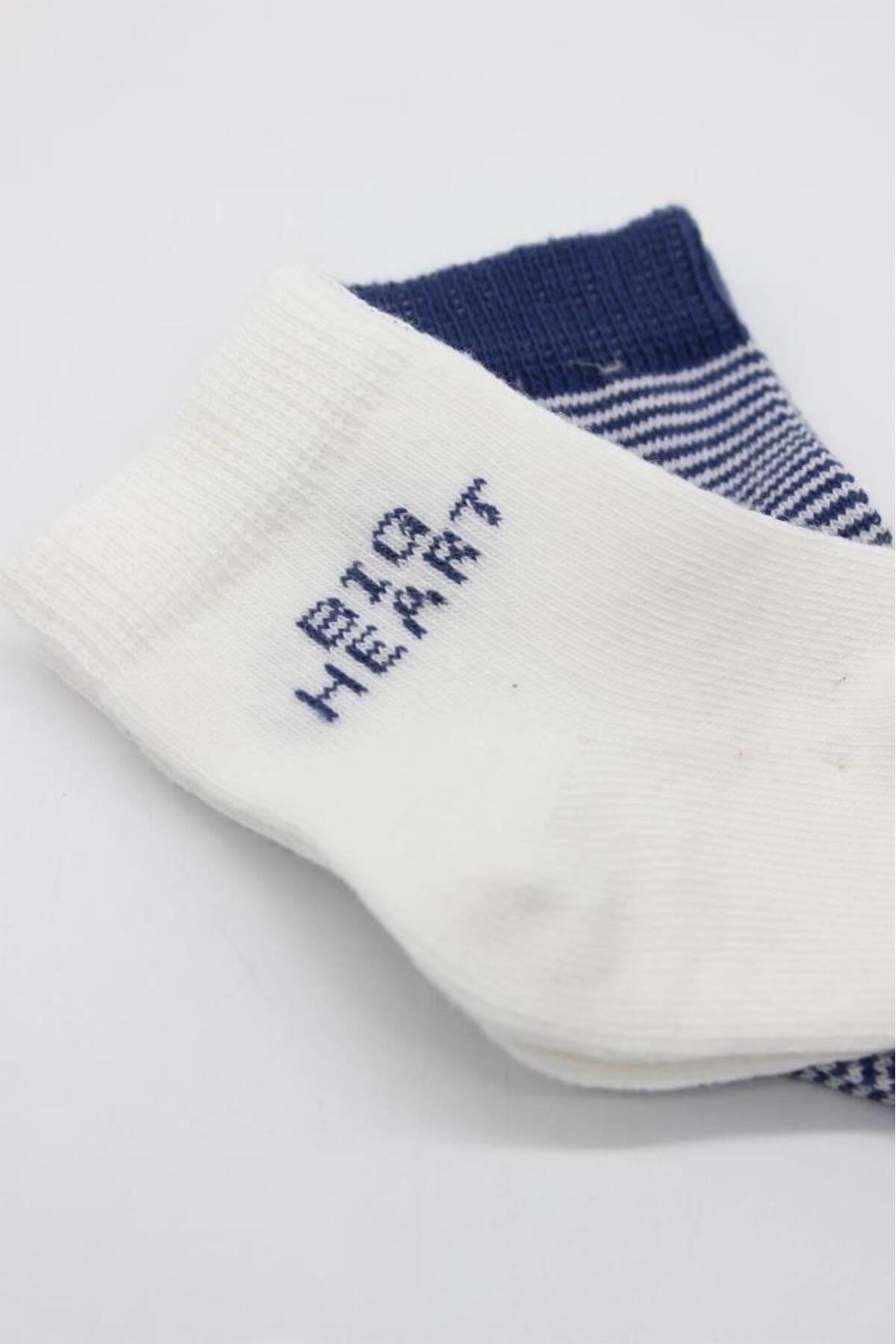 جورابهای پنبهای بافتهشده دو رنگ آبی سرمهای با طرح قلب بزرگ، بسته ۲ عددی Bs10117