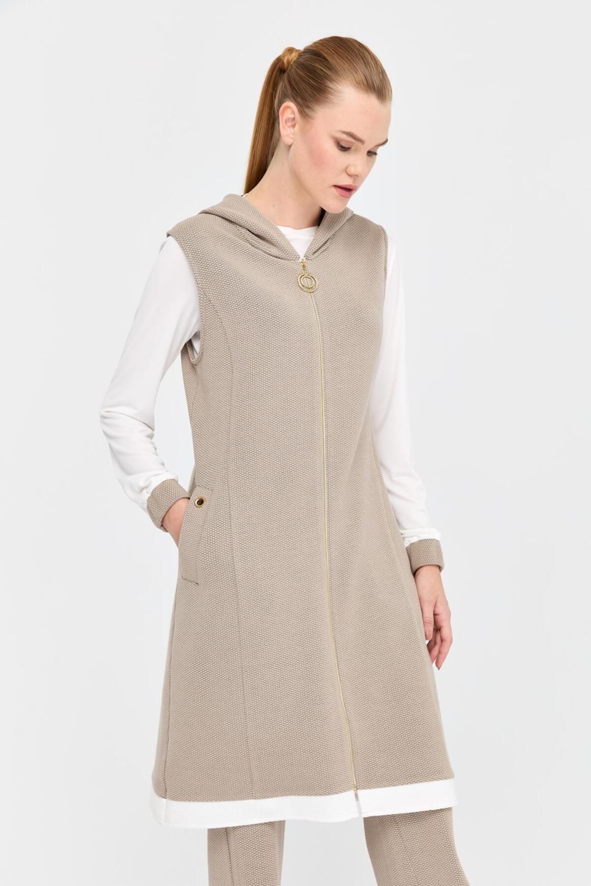 Esswaap-Mink Pique Textured Suit with Inner and Outer Vest 3
