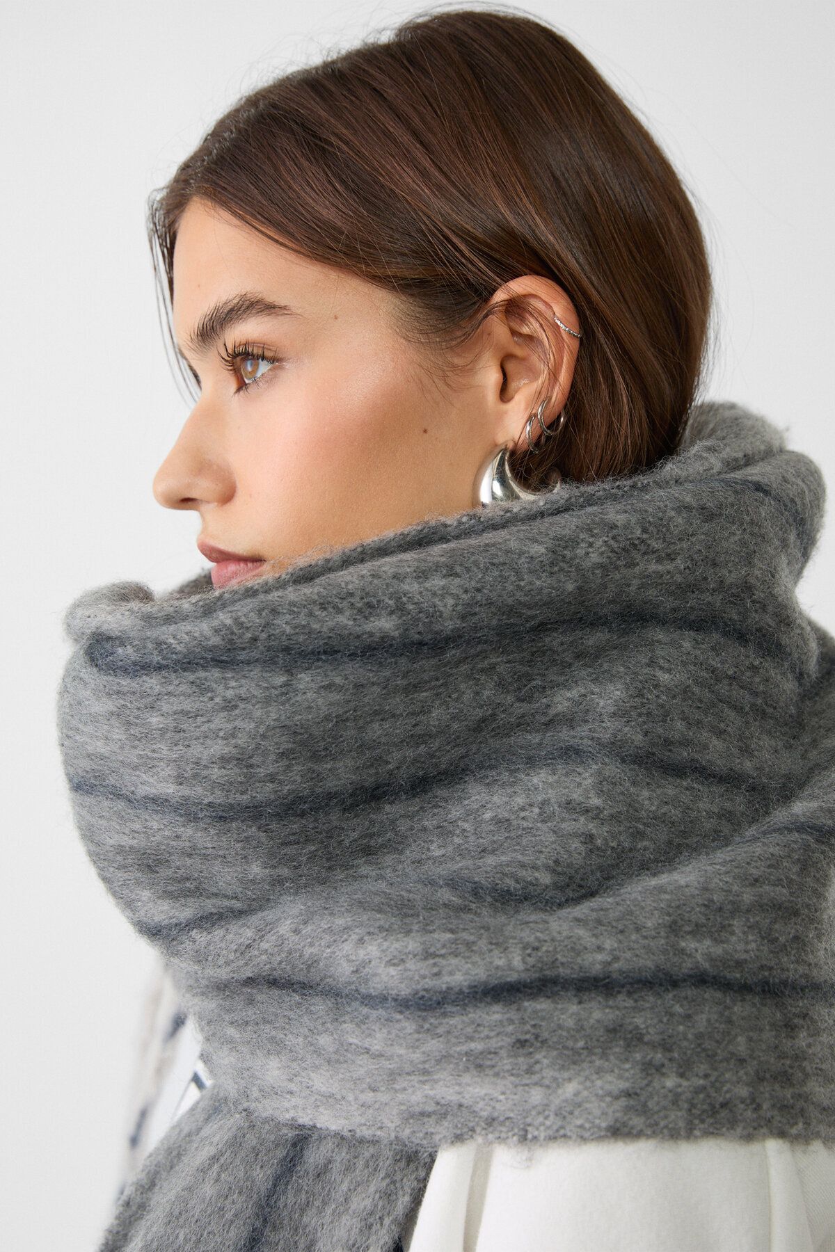 Stradivarius-Scarf - Gray - Striped 1