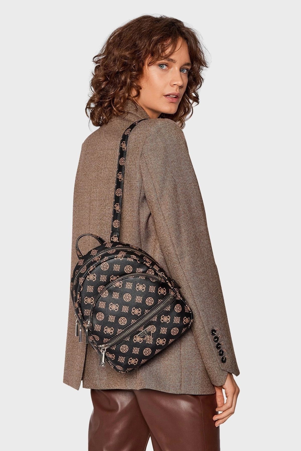 Guess-Manhattan Backpack Dámský hnědý batoh Hwpg6994320-mlo 3