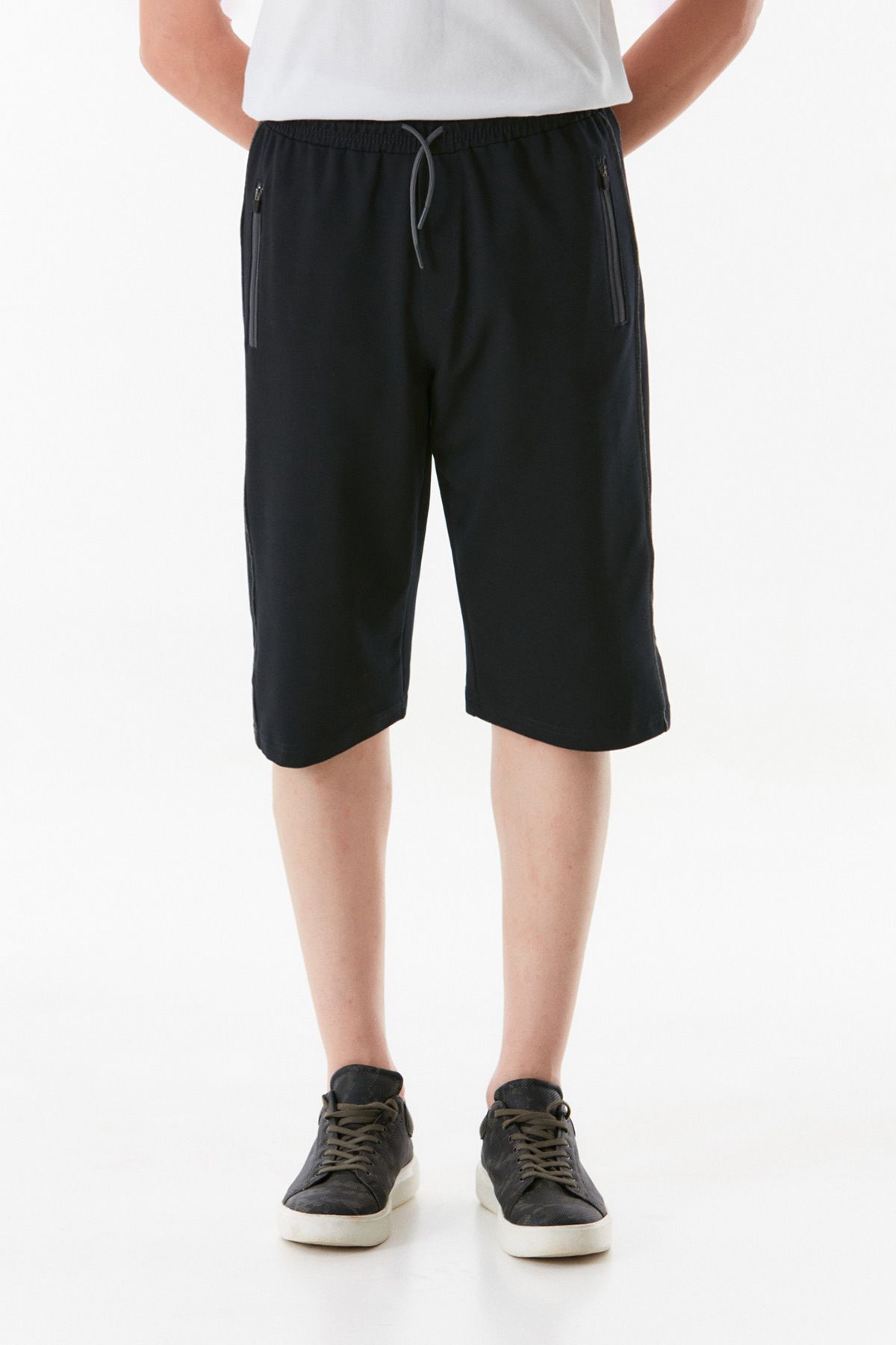 Fulla Moda-Basic Shorts with Pockets and Elastic Waist 8