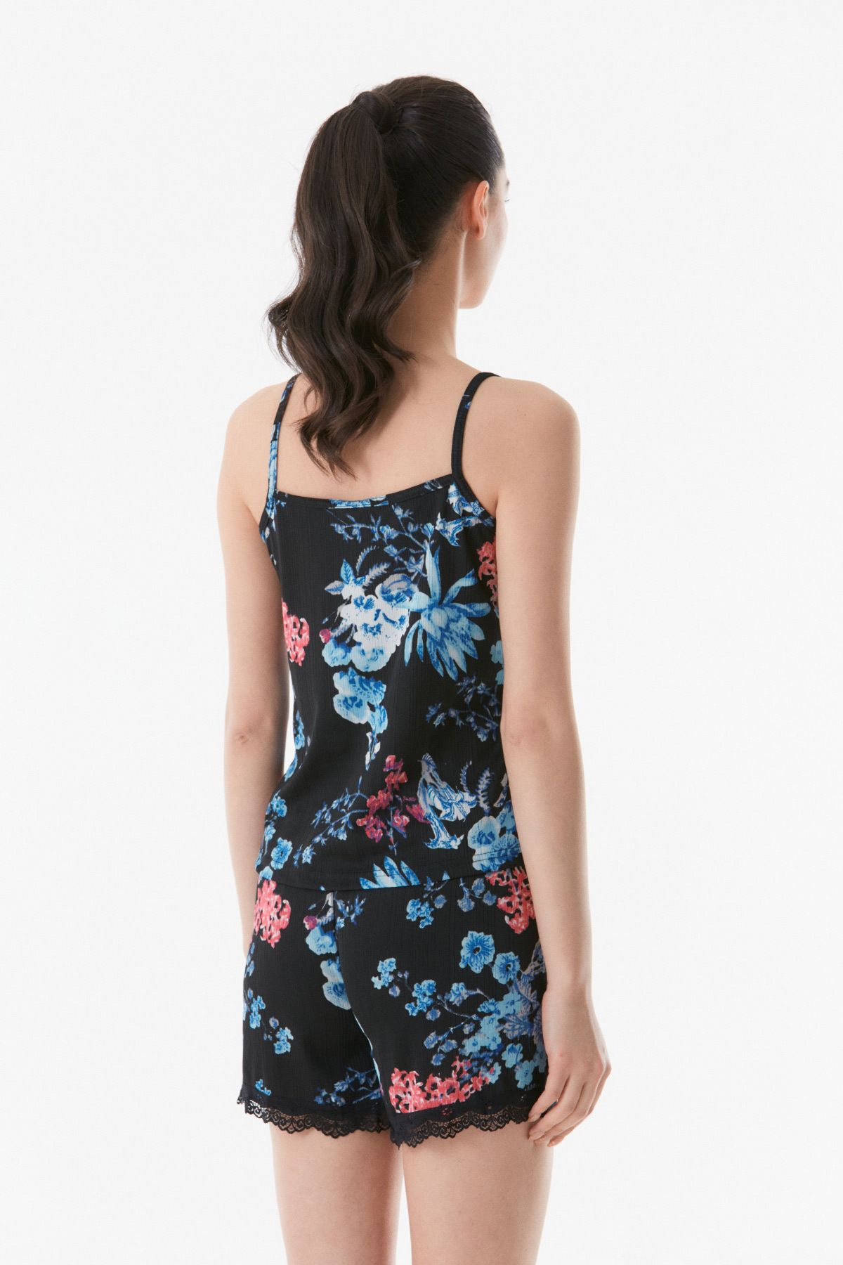 Fulla Moda-Комплект пижама с къси панталони с презрамки с флорални връзки 3