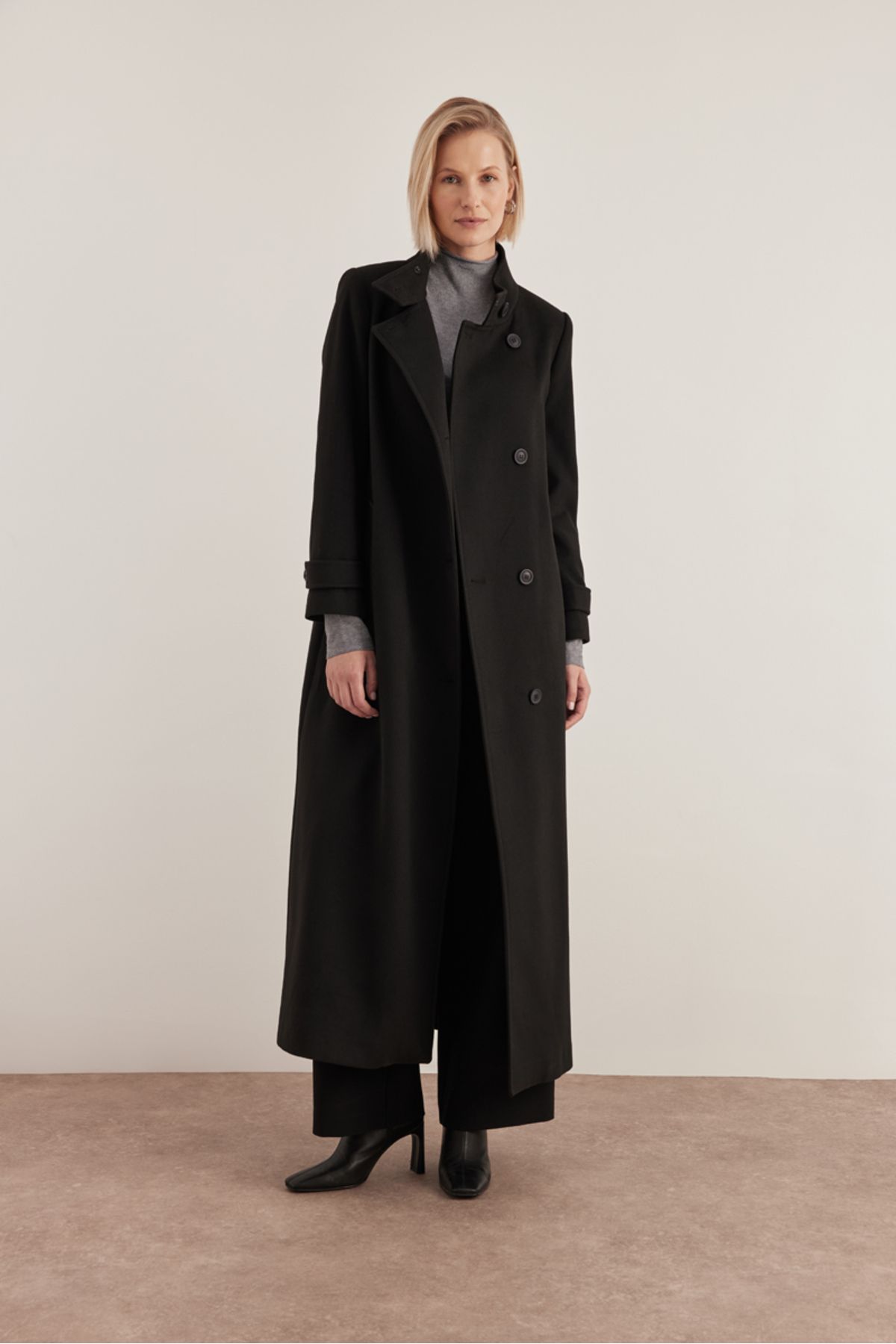 Aker-Judge Collar False Sleeve Coat 1