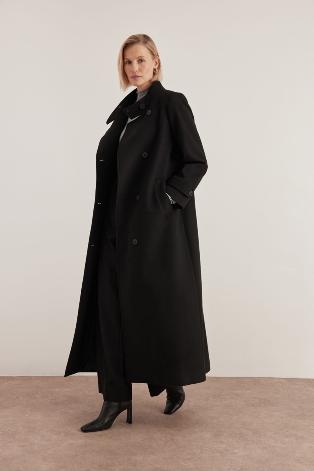 Aker-Judge Collar False Sleeve Coat 3