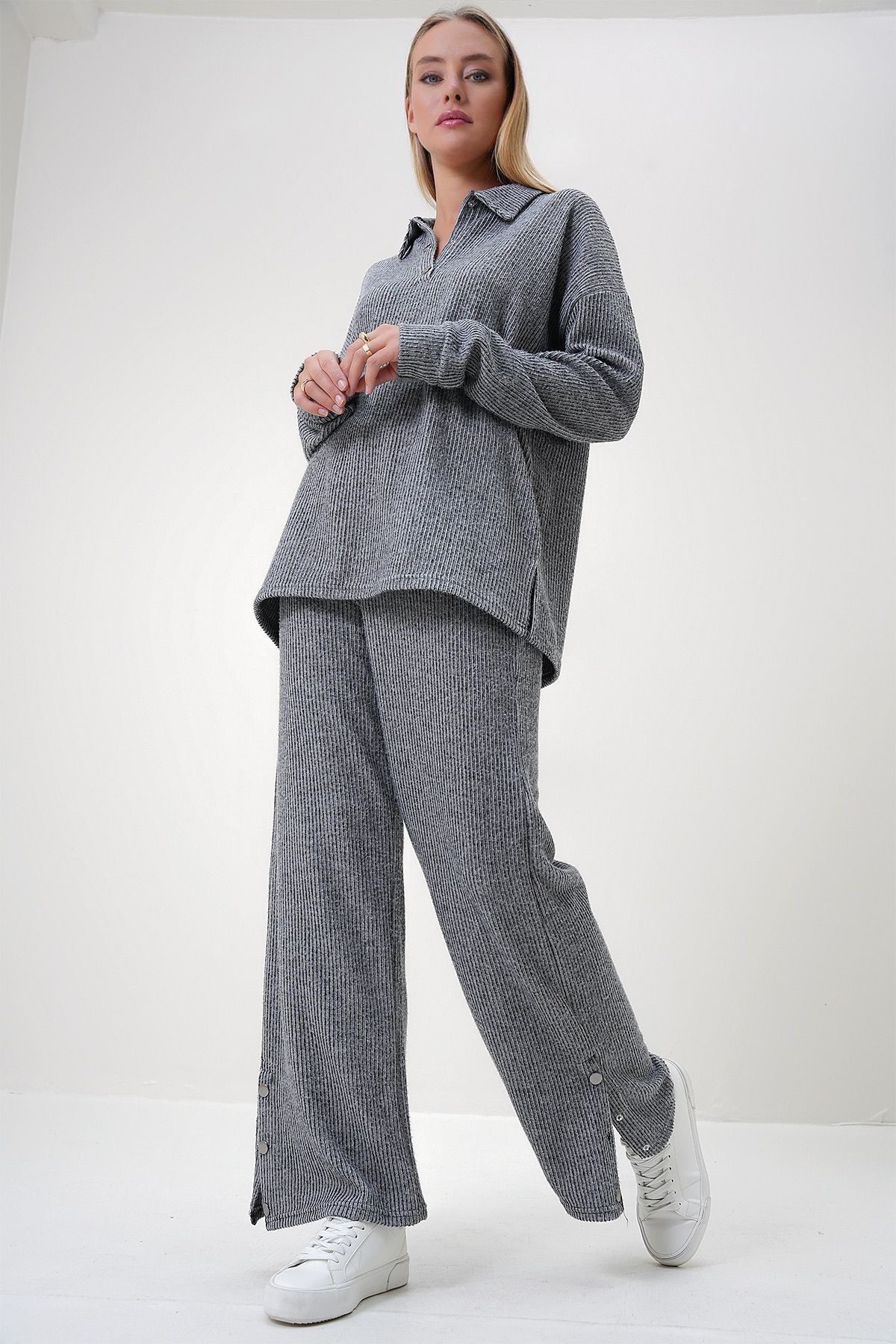 Trend Alaçatı Stili-Anthracite Soft Women's Set with Polo Collar and Snap Detail - Alc-X12918 3