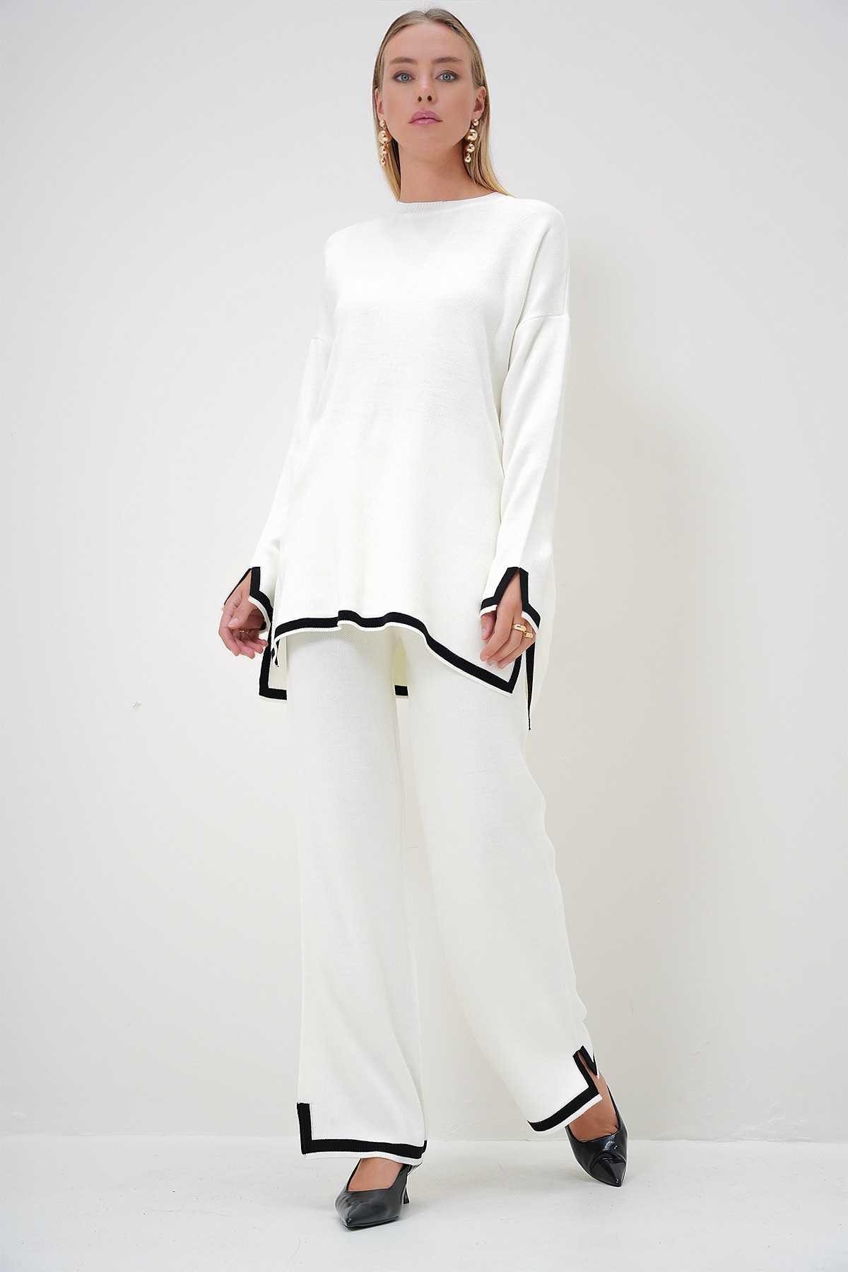 Trend Alaçatı Stili Kadın Bej Bisiklet Yaka Şerit Detaylı Triko Tunik Ve Pantolon Takım ALC-X12848