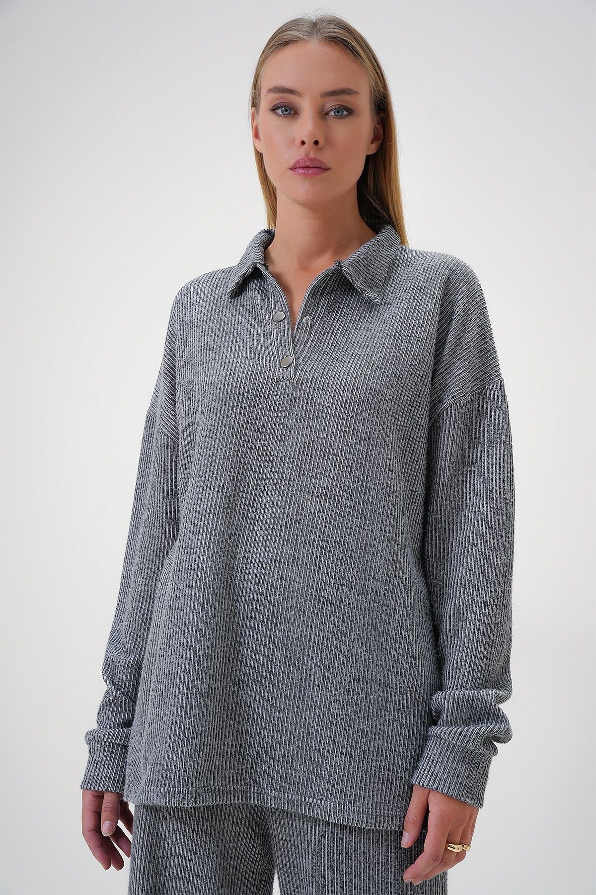 Trend Alaçatı Stili-Anthracite Soft Women's Set with Polo Collar and Snap Detail - Alc-X12918 5