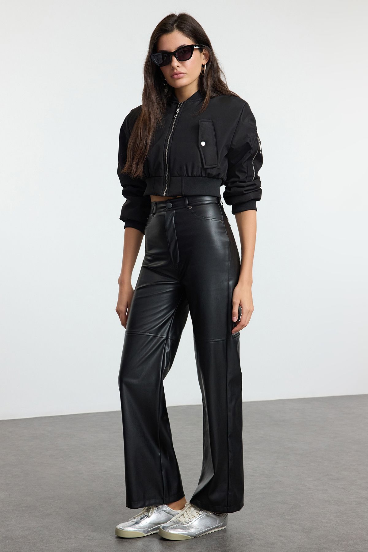 Trendyol Collection Czarne, Wygodne Spodnie Z Rurkami I Detalami - Twoaw25pl00068 Kobieta - XL