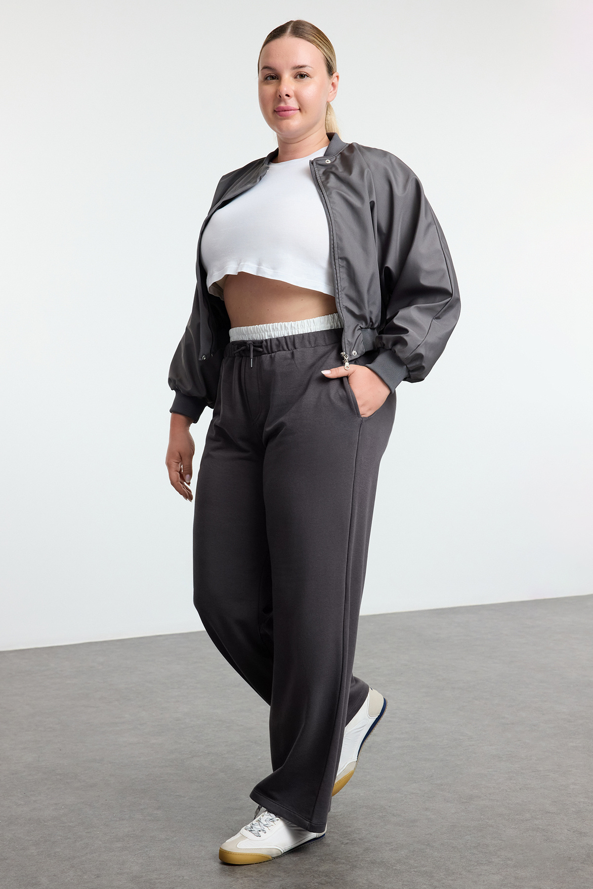 Trendyol Curve-Πλεκτό παντελόνι Anthracite Plus Size - Φαρδύ πόδι και λεπτομέρεια μέσης TBBAW25AJ00005 2