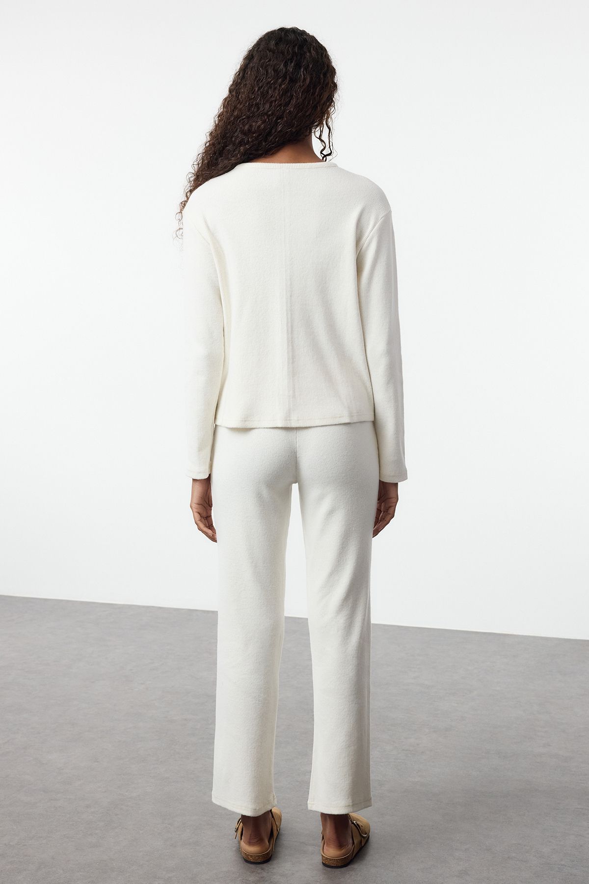 Kolekcia Trendyol-Pletená pyžamová súprava Ecru Brushed Soft Cord Cardigan Thmaw25Pt00074 5