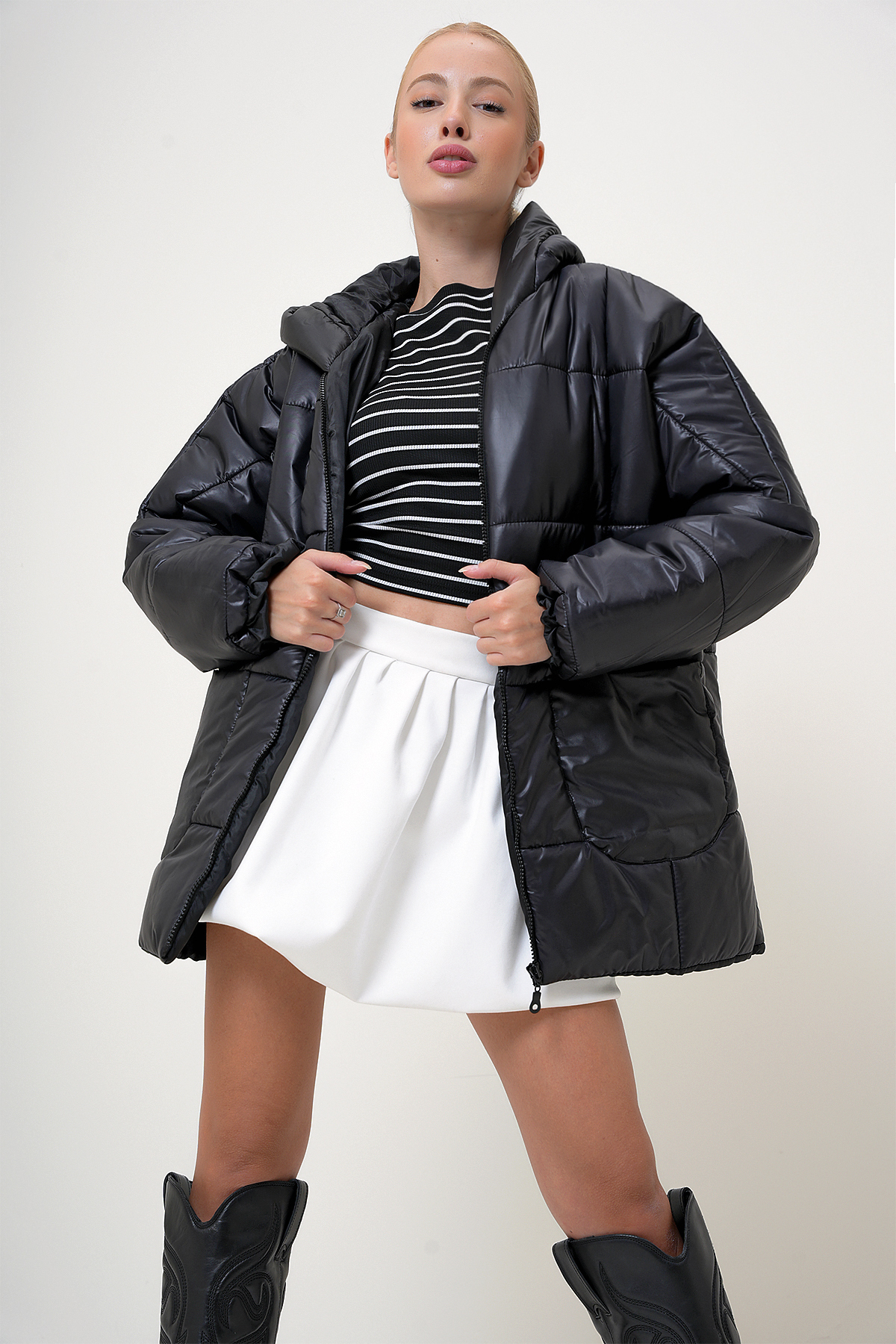 VAGGON Schwarzer Puffer-Mantel mit Kapuze und Taschen für Damen, modisch, übergroß, aufblasbar, PRM1107