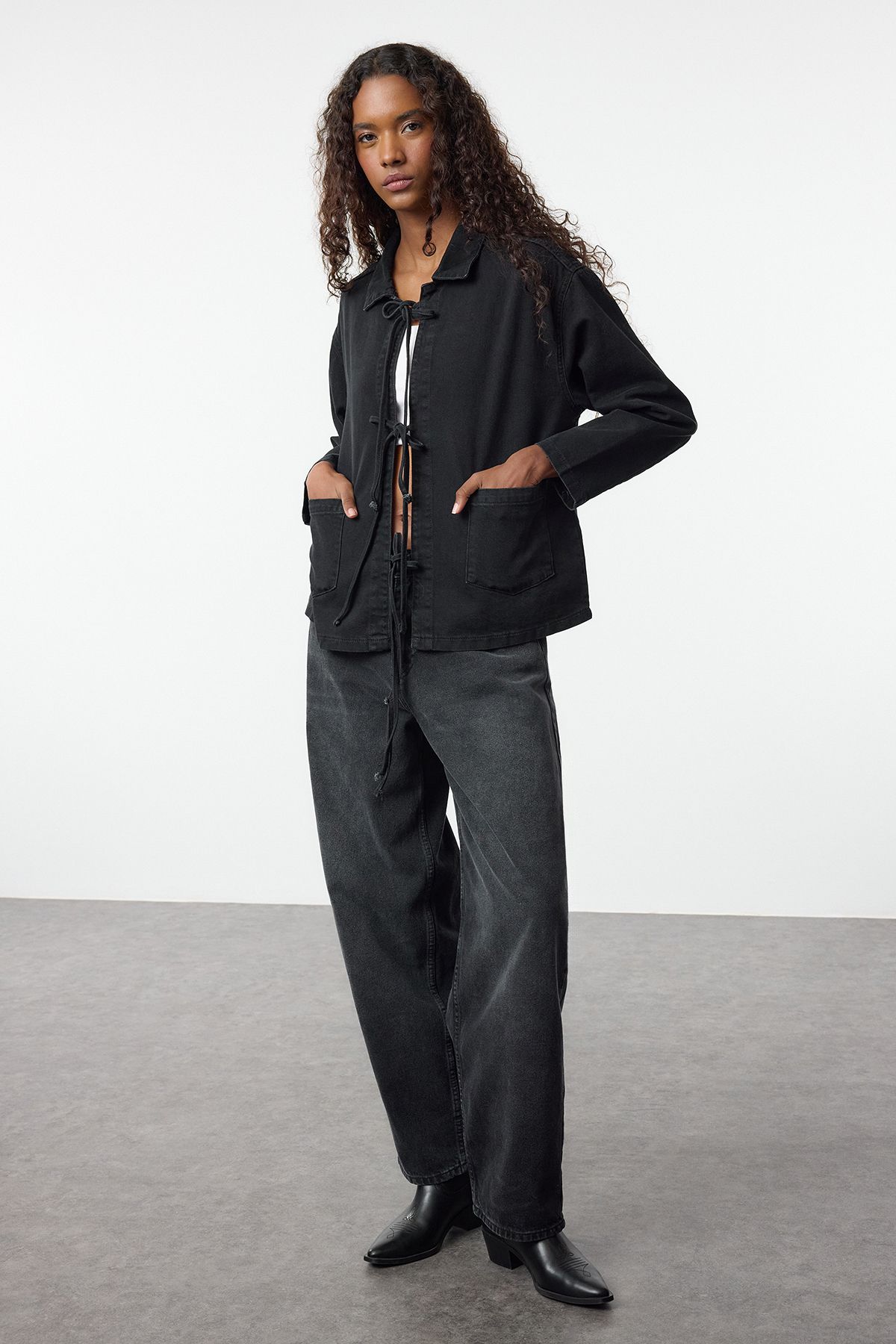 Trendyol Collection-Czarna, sznurowana, oversize'owa kurtka jeansowa Twoaw25Ce00023 2