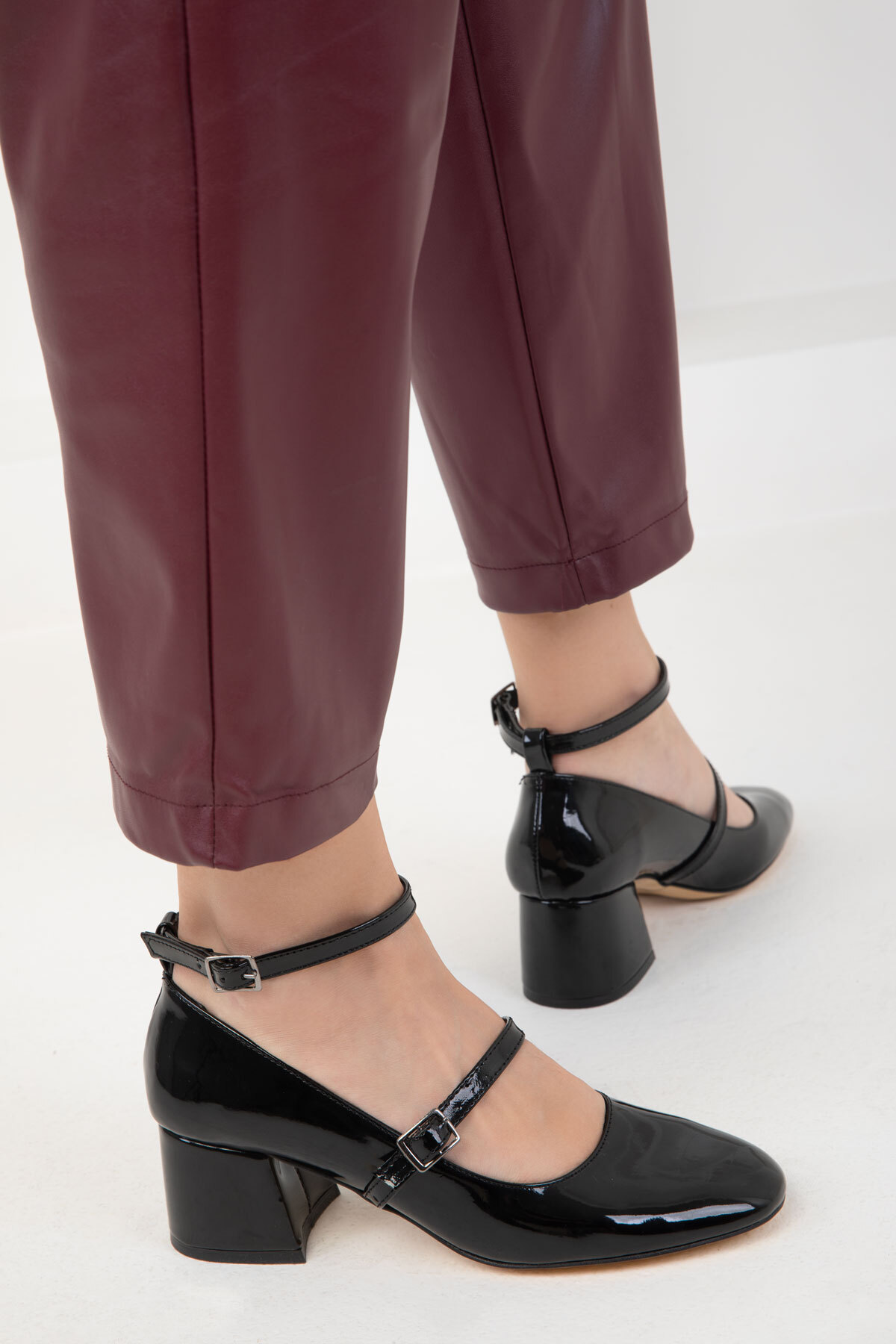 SOHO  Siyah Rugan Kadın Klasik Topuklu Ayakkabı 19918 - Görsel 3