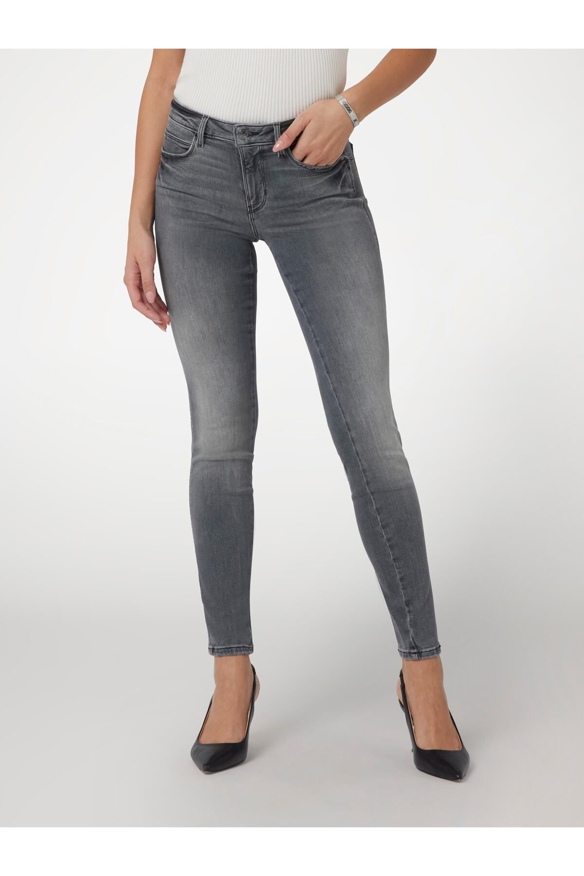 complete the look image