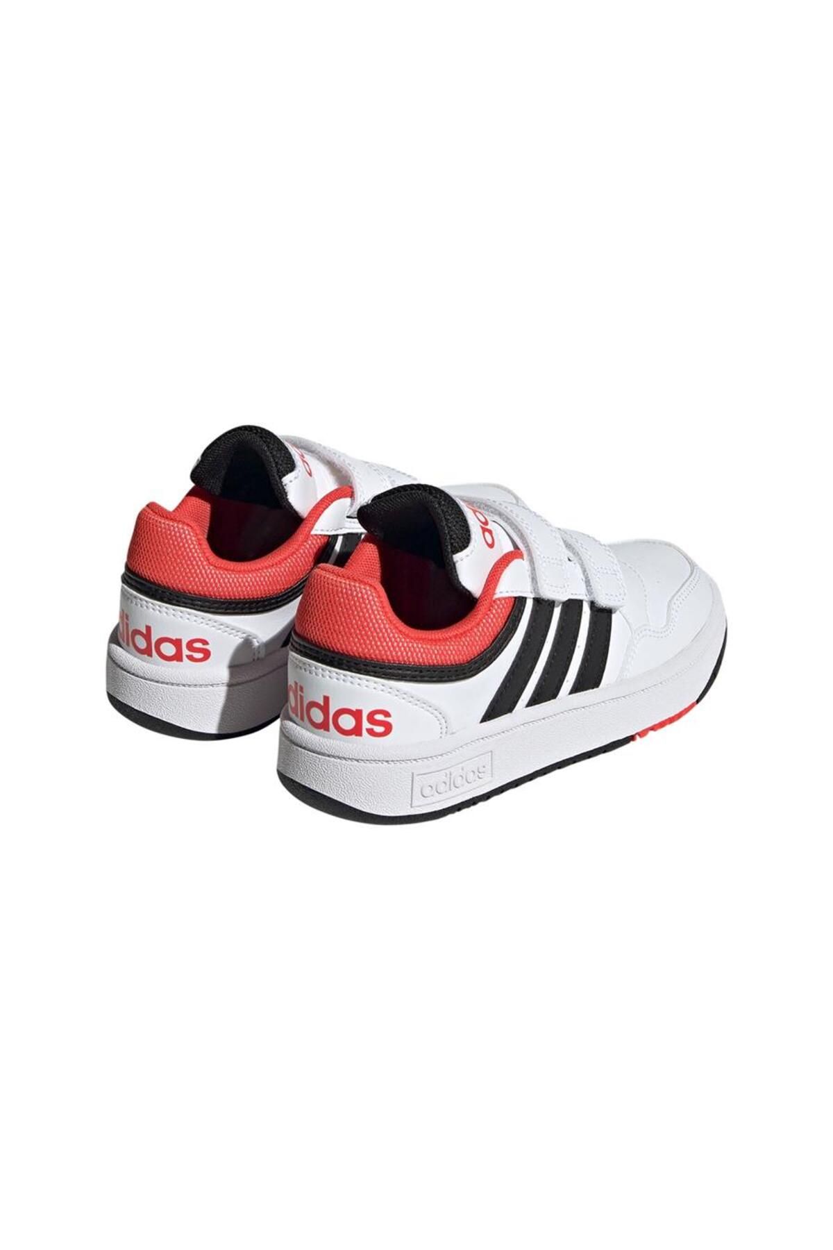 کفش ورزشی آدیداس مدل Hoops برای پیاده‌روی و استفاده روزمره adidas