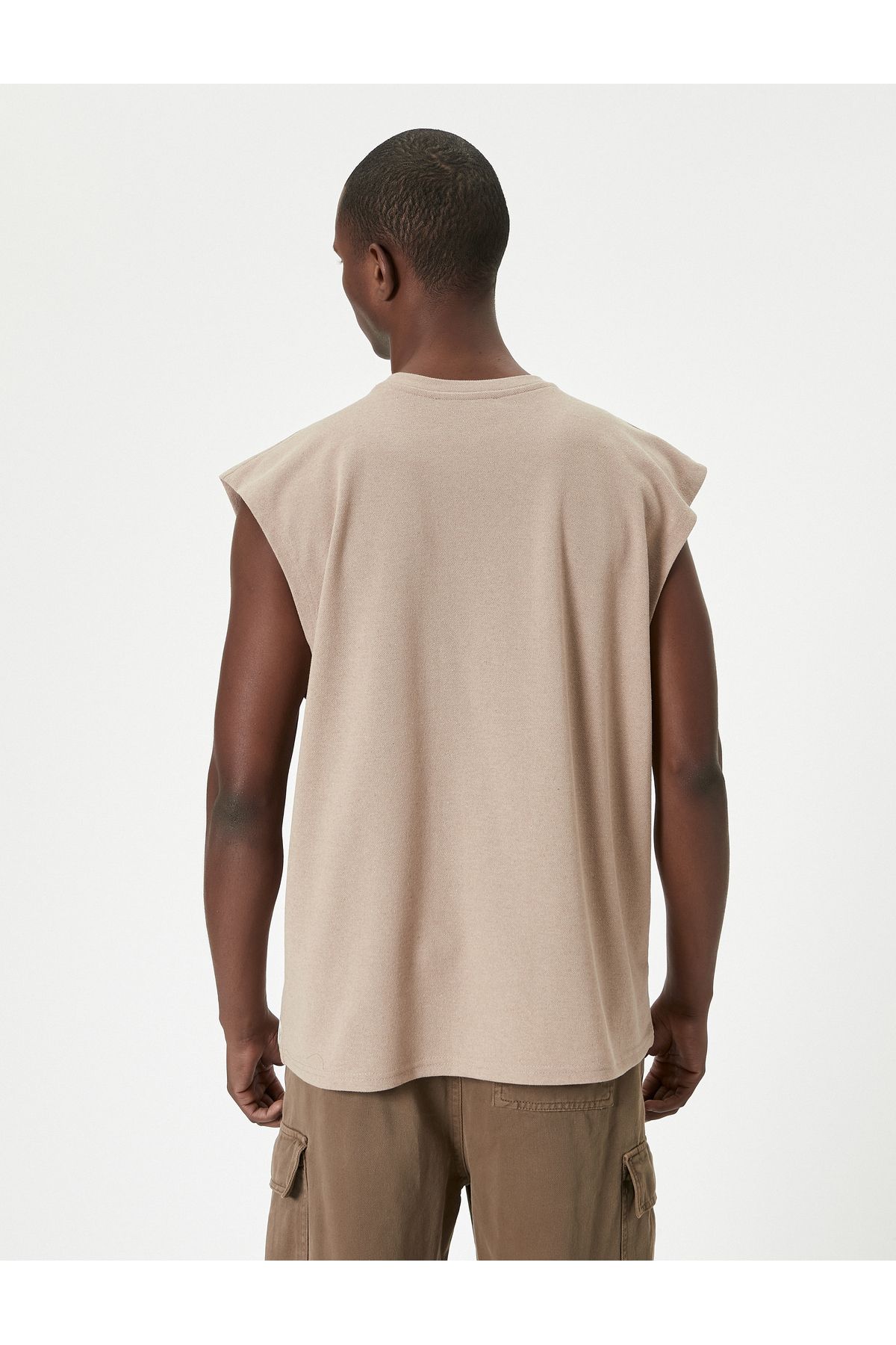 Koton-Basic Sleeveless T-Shirt with Crew Neck Label Detail 4