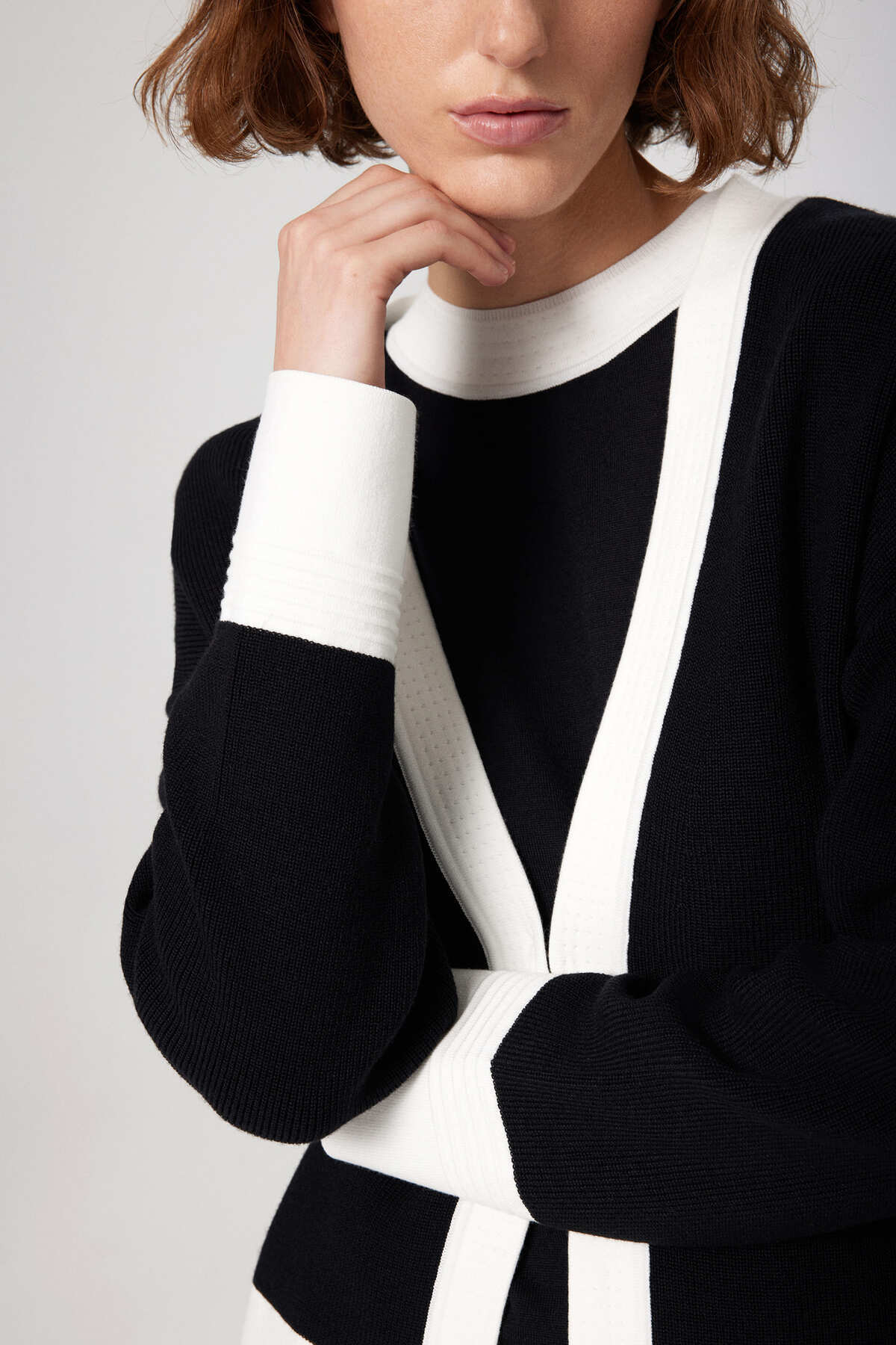 Mısırlı-Women's Black and White Cuffed V-Neck Cardigan 3