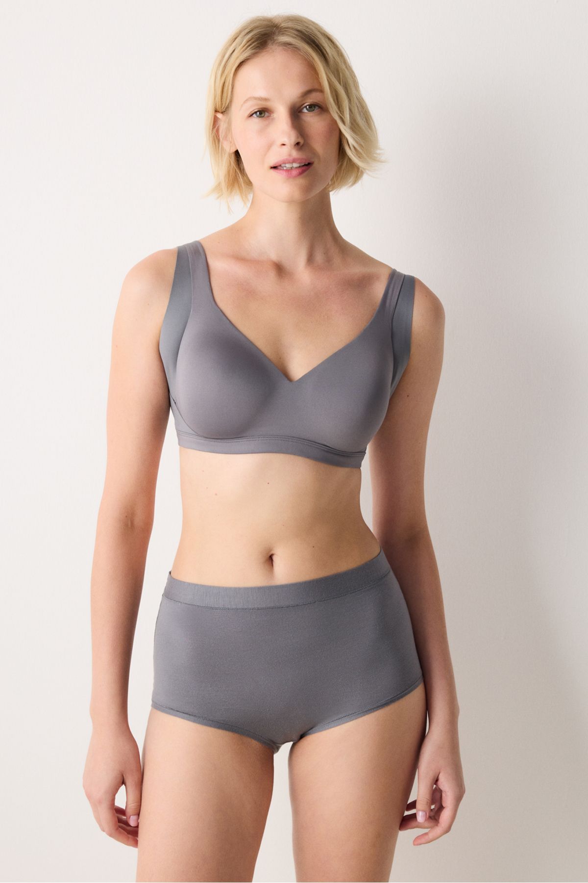 Penti-Contour Gray Bra 1