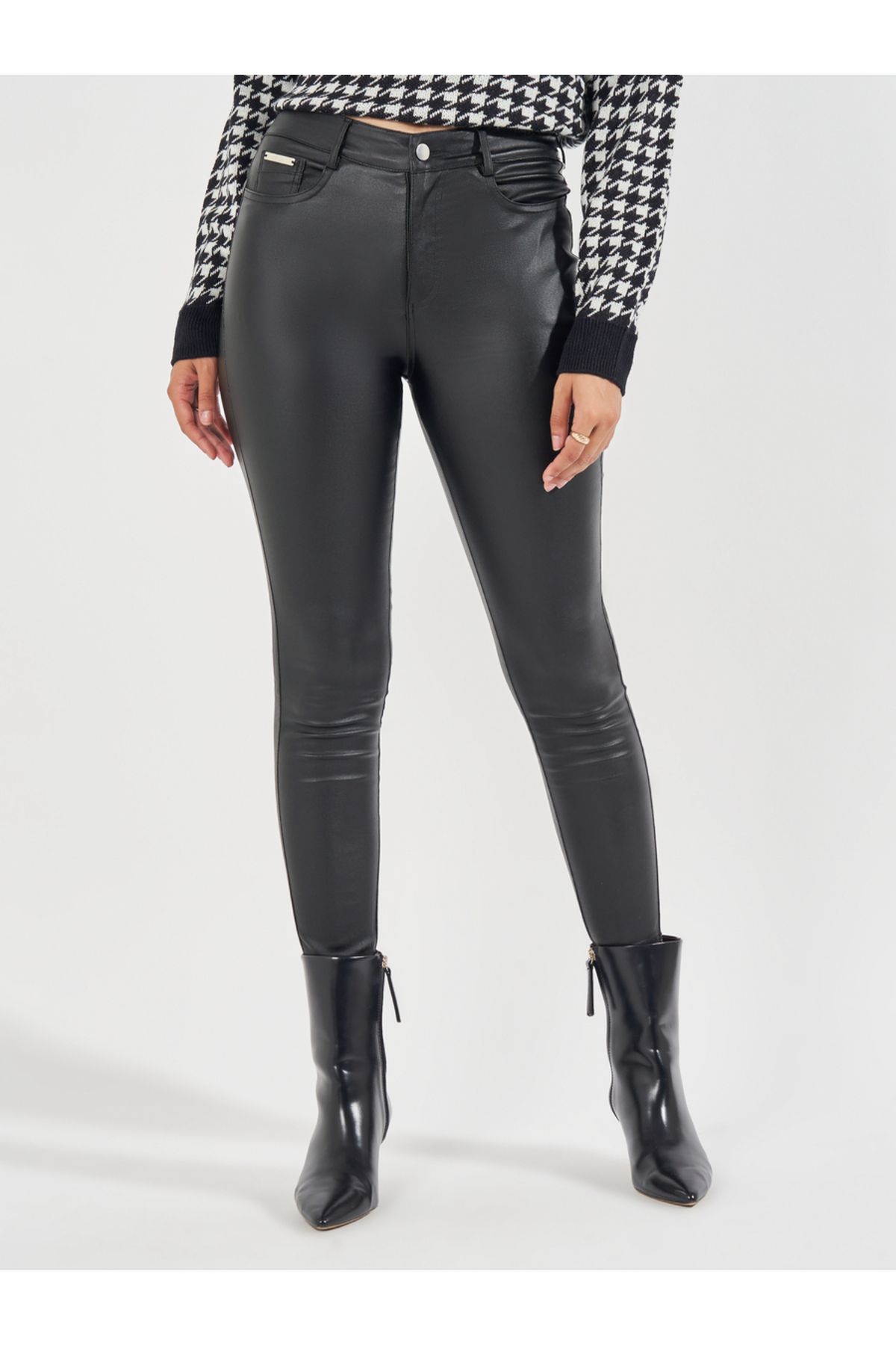 complete the look image
