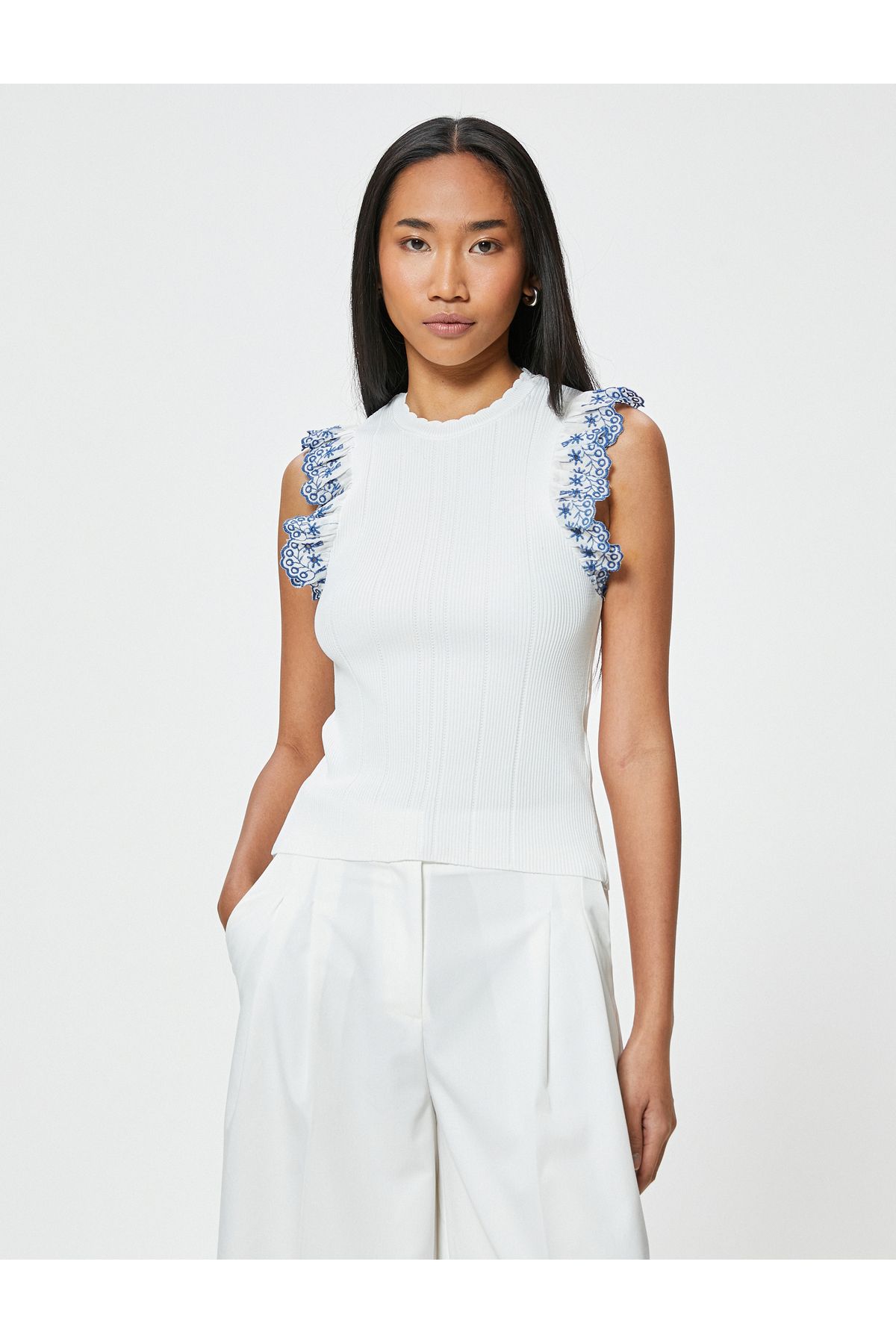 Koton-Color Contrast Thin Knitwear - Ruffle and Scallop Detail, Top Sleeveless 3