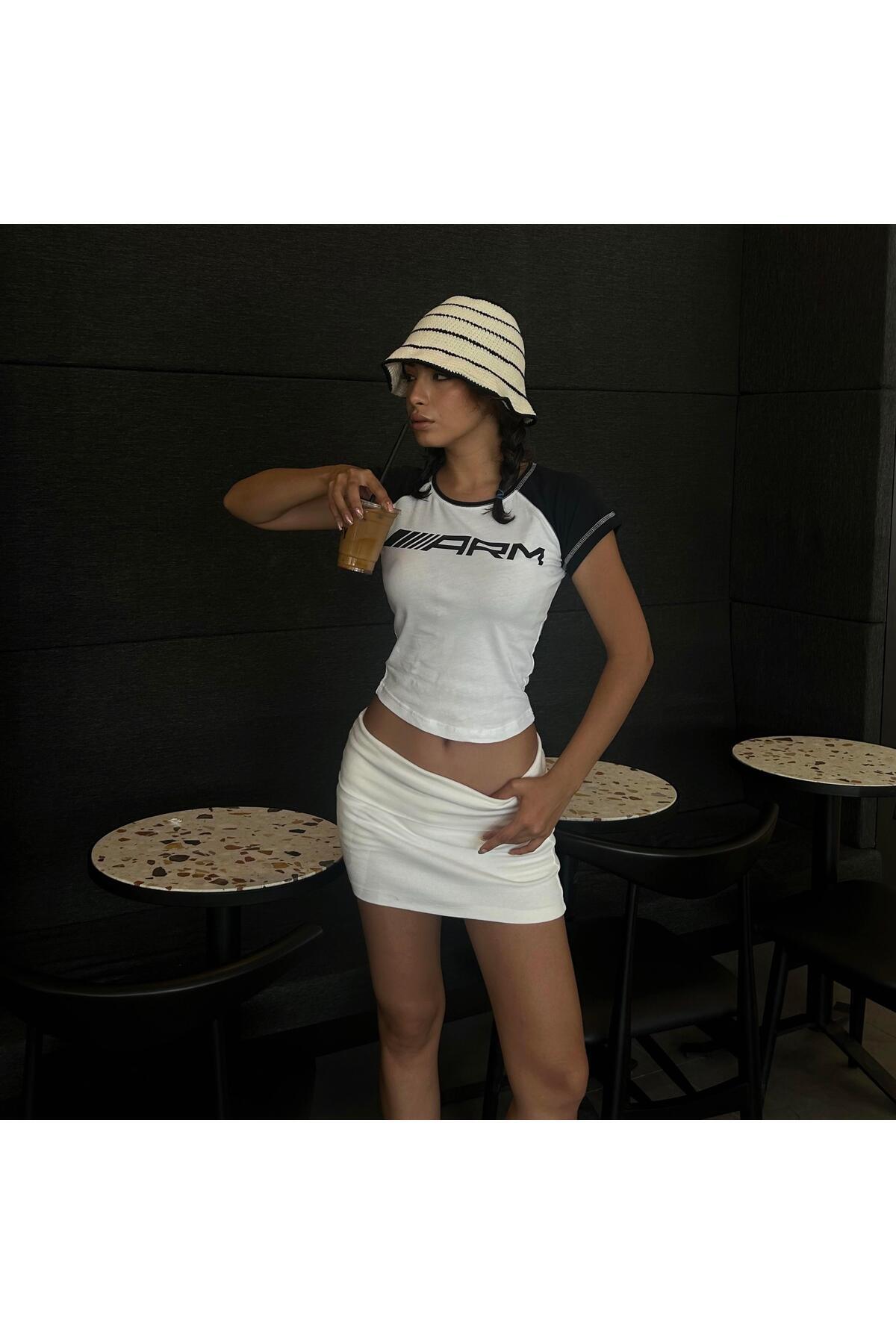 BALİNA Beyaz Raglan Kollu Racing ARM Kısa Kollu Crop