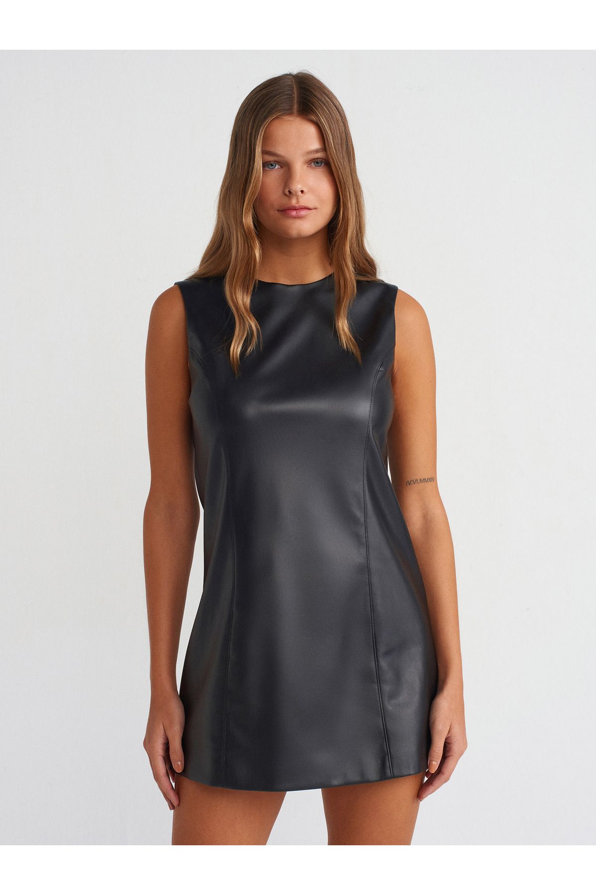 Dilvin-90904 Sleeveless Leather Dress-Black 4