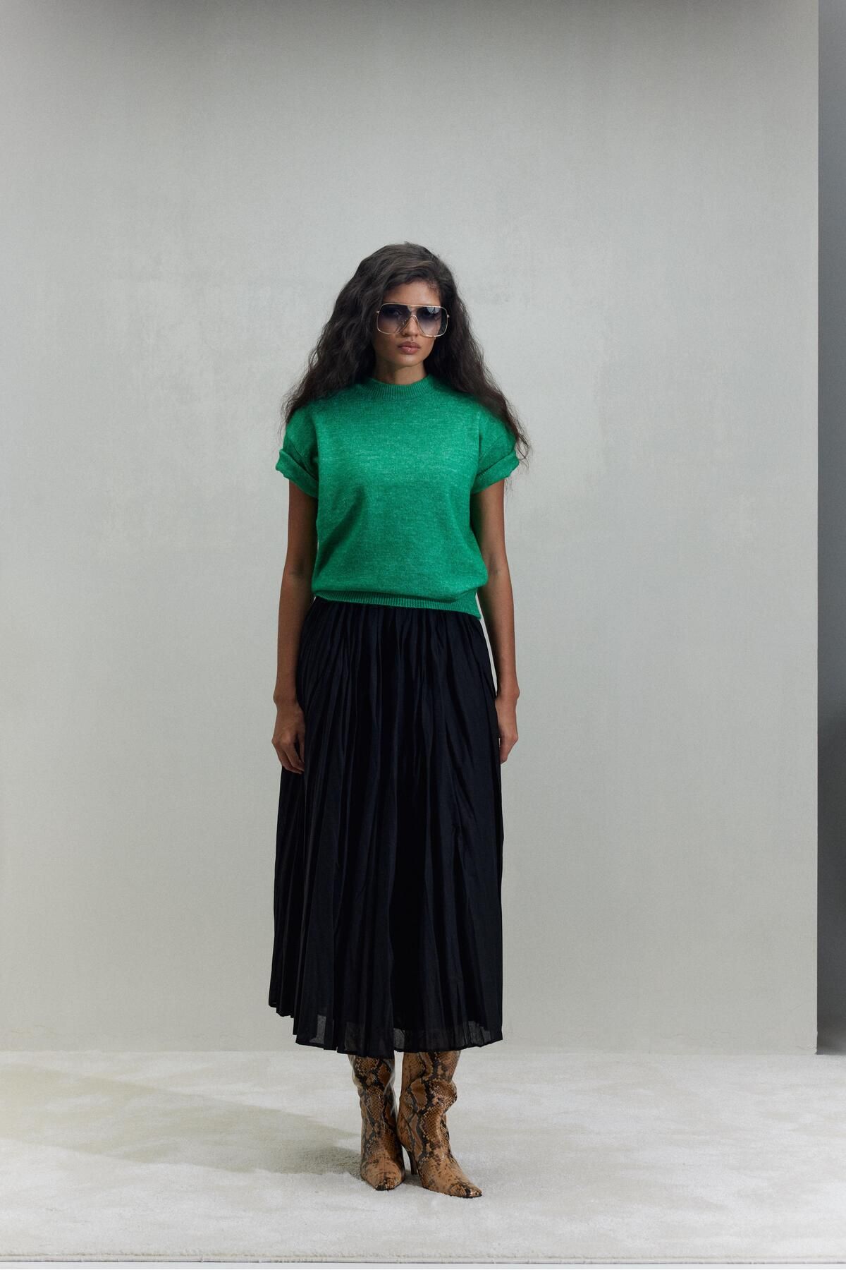 Suud Collection-Green Robe Short Sleeve Sweater 1