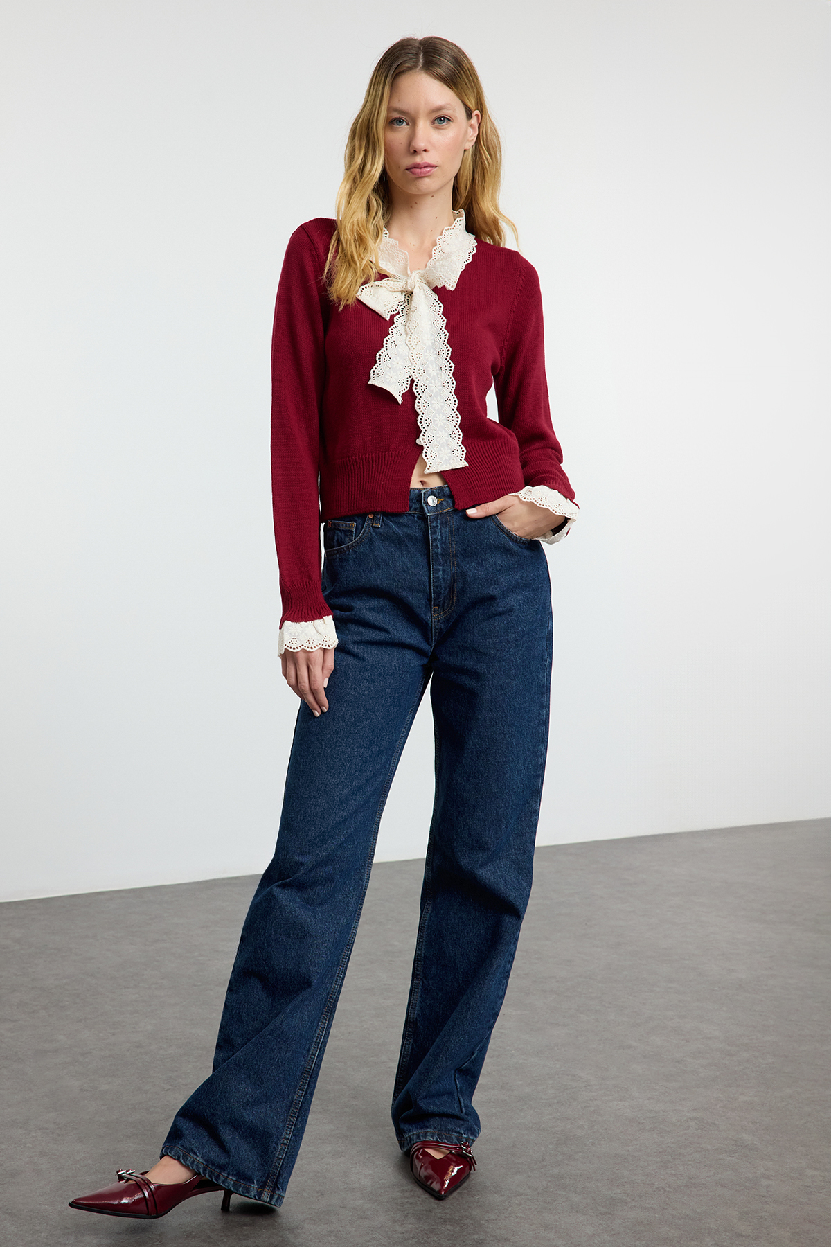 Trendyolmilla  Bordo Crop Dantel Garnili Renk Bloklu Triko Hırka TWOAW25HI00251 - Görsel 2