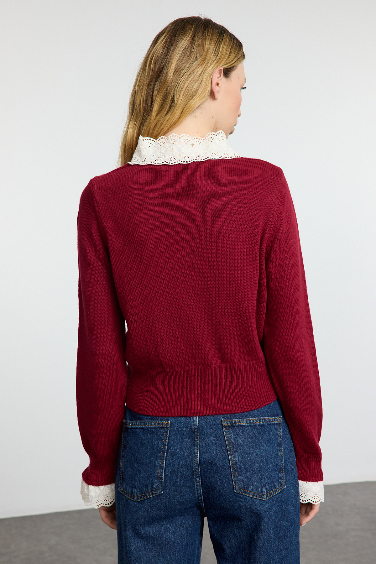 Trendyolmilla  Bordo Crop Dantel Garnili Renk Bloklu Triko Hırka TWOAW25HI00251 - Görsel 5