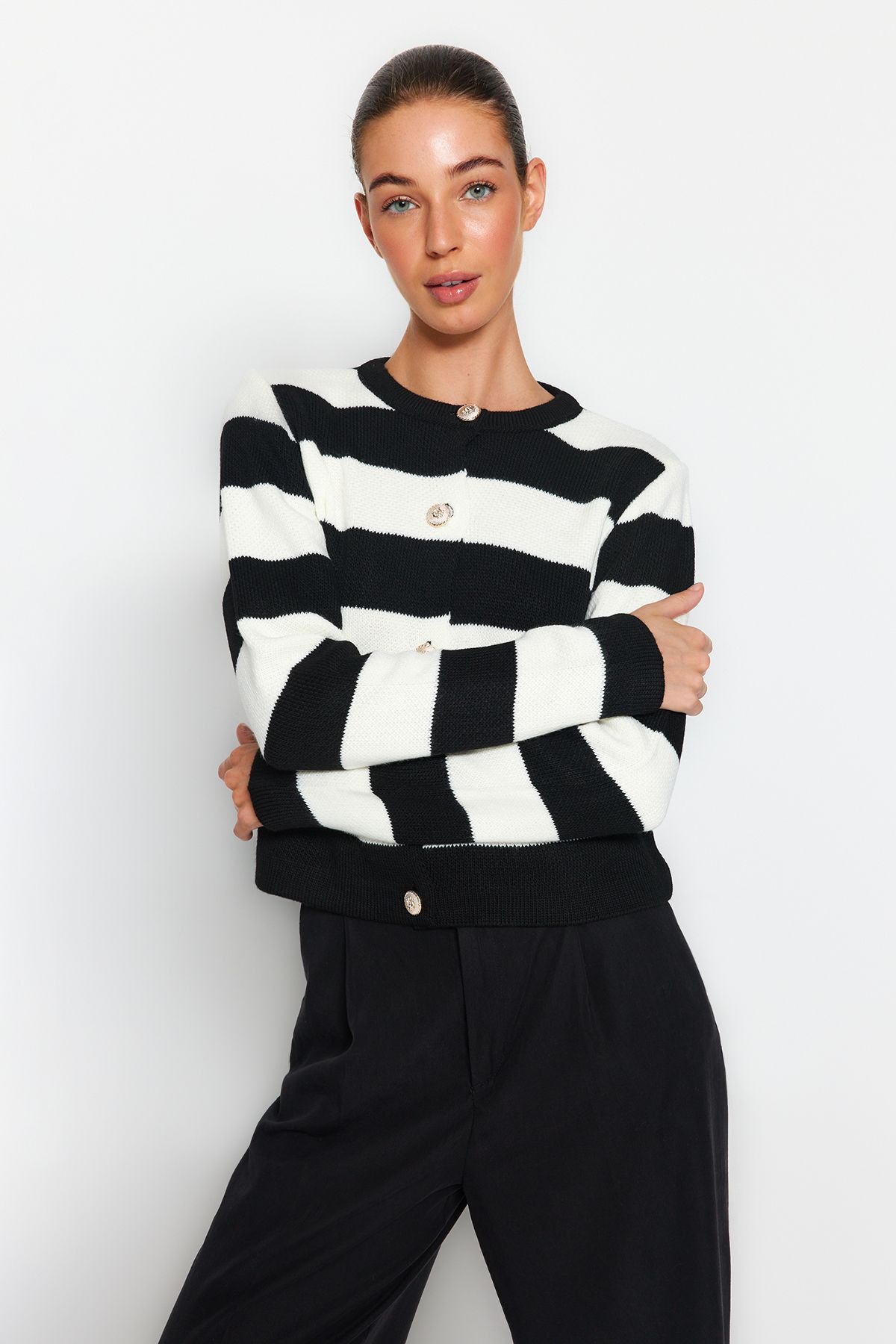 Trendyol Collection-Ecru gestreifter Strick-Cardigan – Jacken-Look, TWOAW24HI00091 2