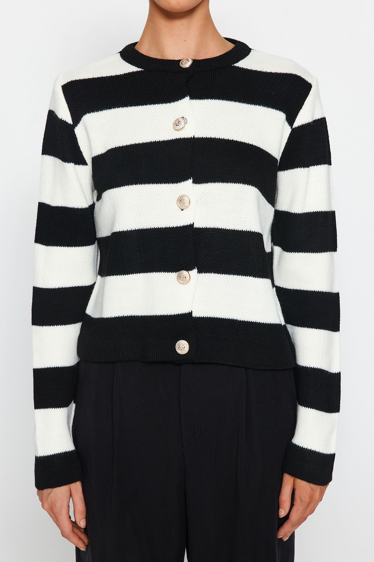 Trendyol Collection-Ecru gestreifter Strick-Cardigan – Jacken-Look, TWOAW24HI00091 3