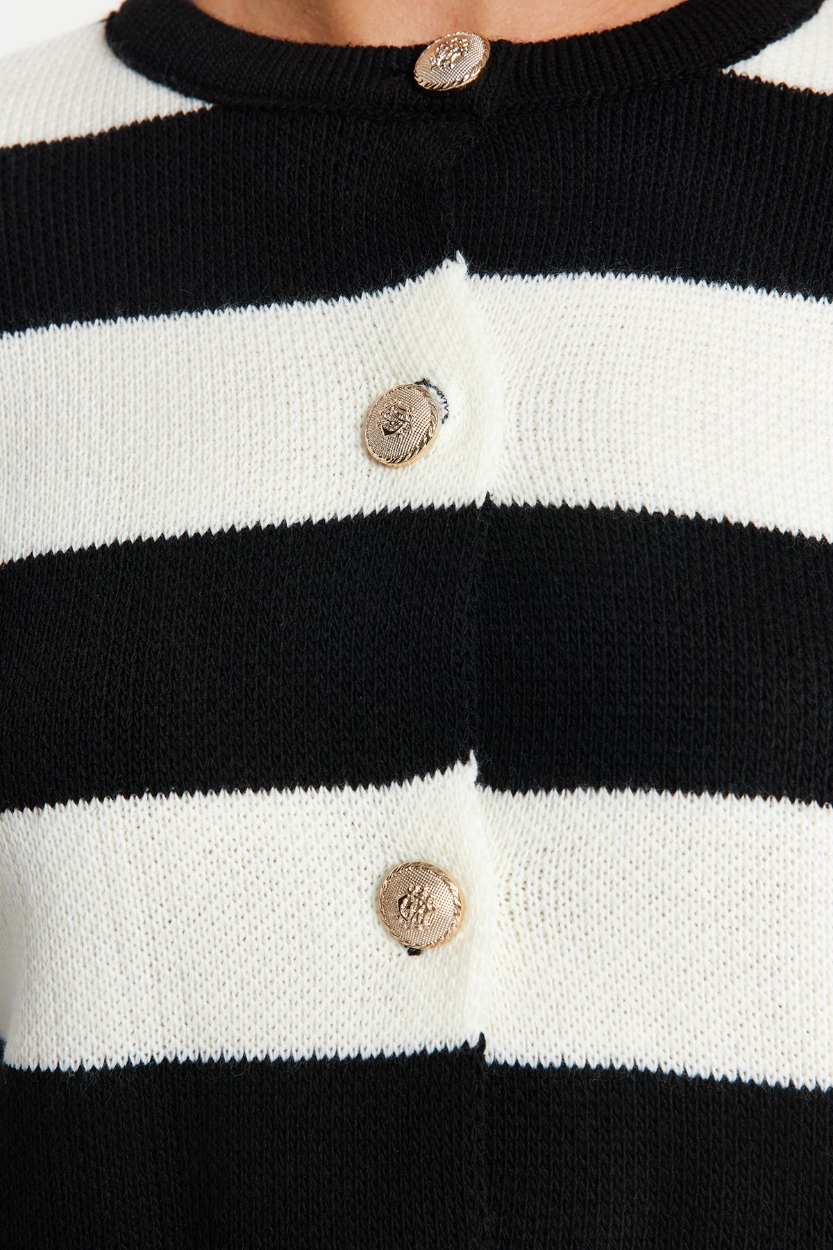 Trendyol Collection-Ecru gestreifter Strick-Cardigan – Jacken-Look, TWOAW24HI00091 4