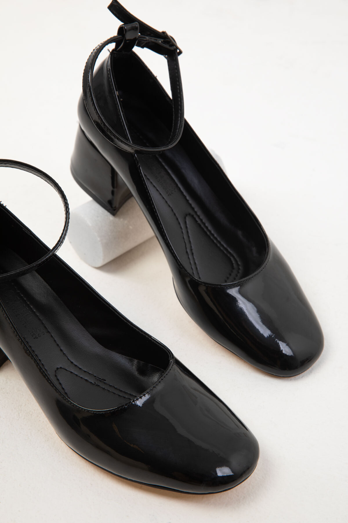 SOHO  Siyah Rugan Kadın Klasik Topuklu Ayakkabı 19917 - Görsel 2