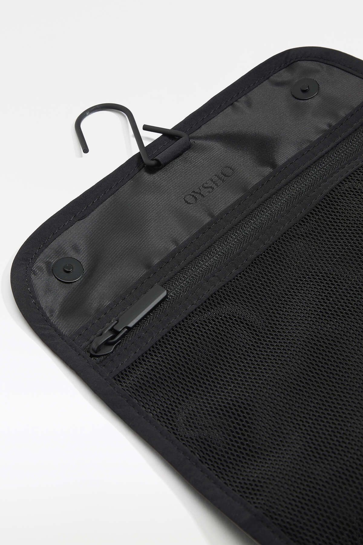 Oysho-Hanging water-repellent wash bag 7