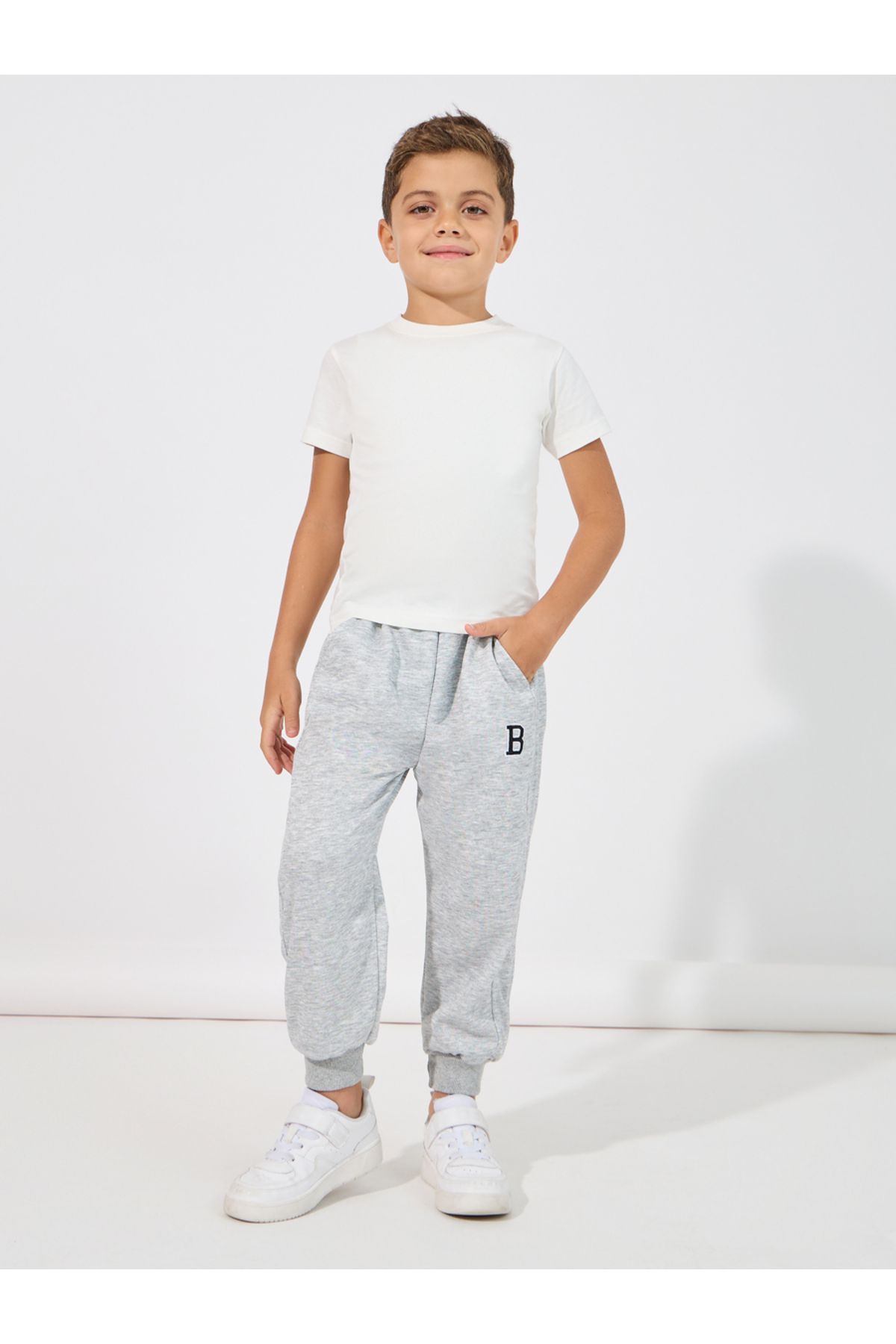 Styli-Letter Embroidery Joggers with Side Pocket 2