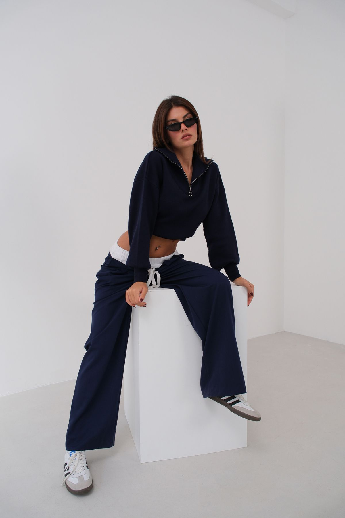 Black Fashion-Zippered Oversize Navy Blue Knitwear Sweater 2