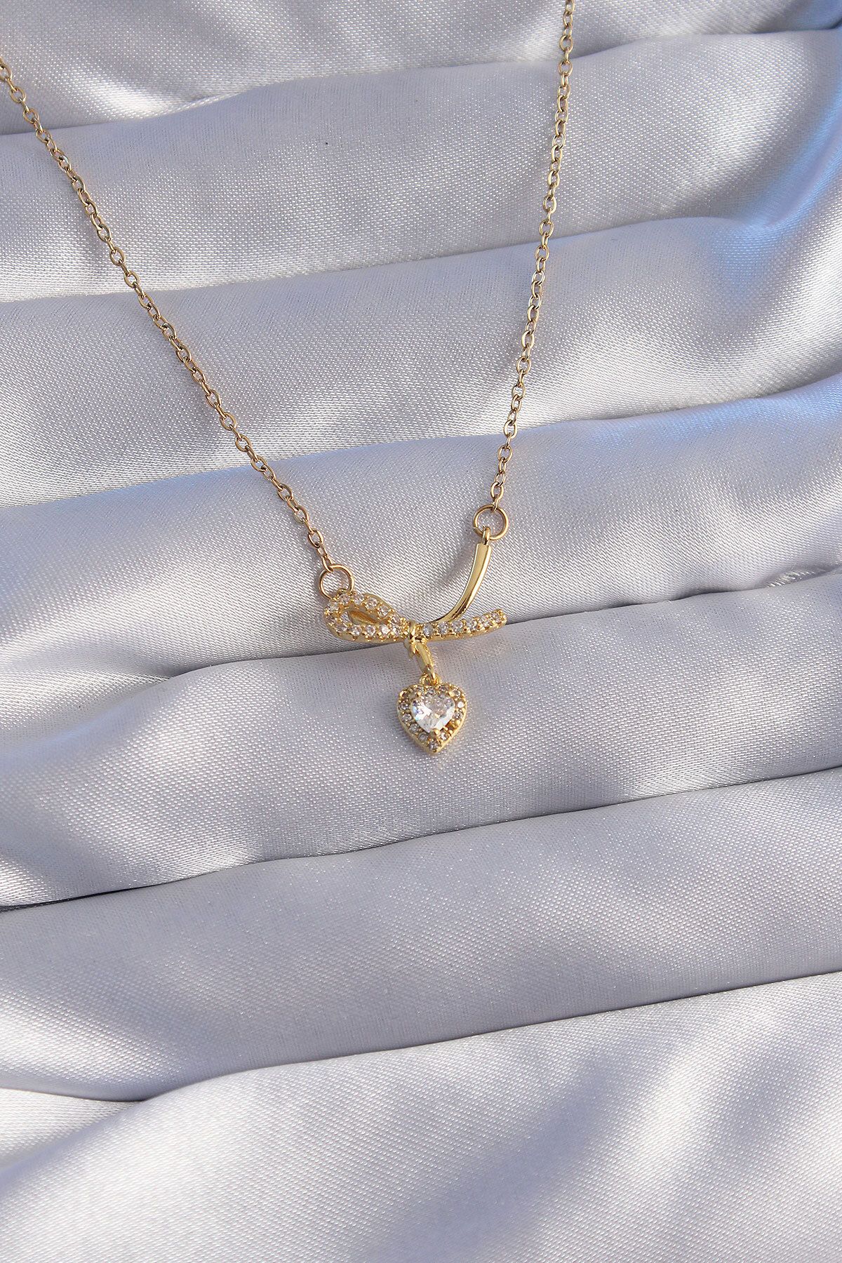 New Things 316L Çelik Zincir Gold Renk Zirkon Taşlı Yarım Fiyonk Kalp Kolye