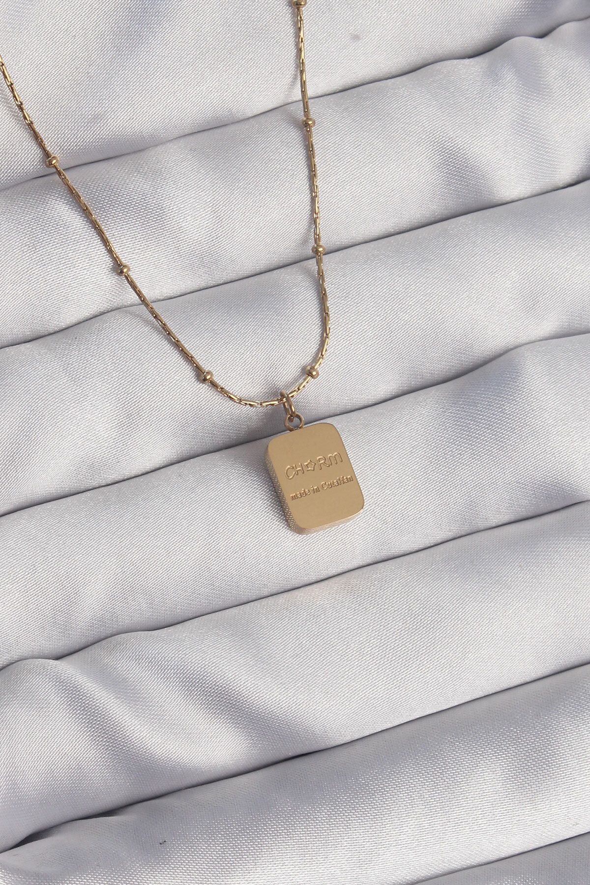 New Things 316L Çelik Gold Renk Kare Charm Model Kolye