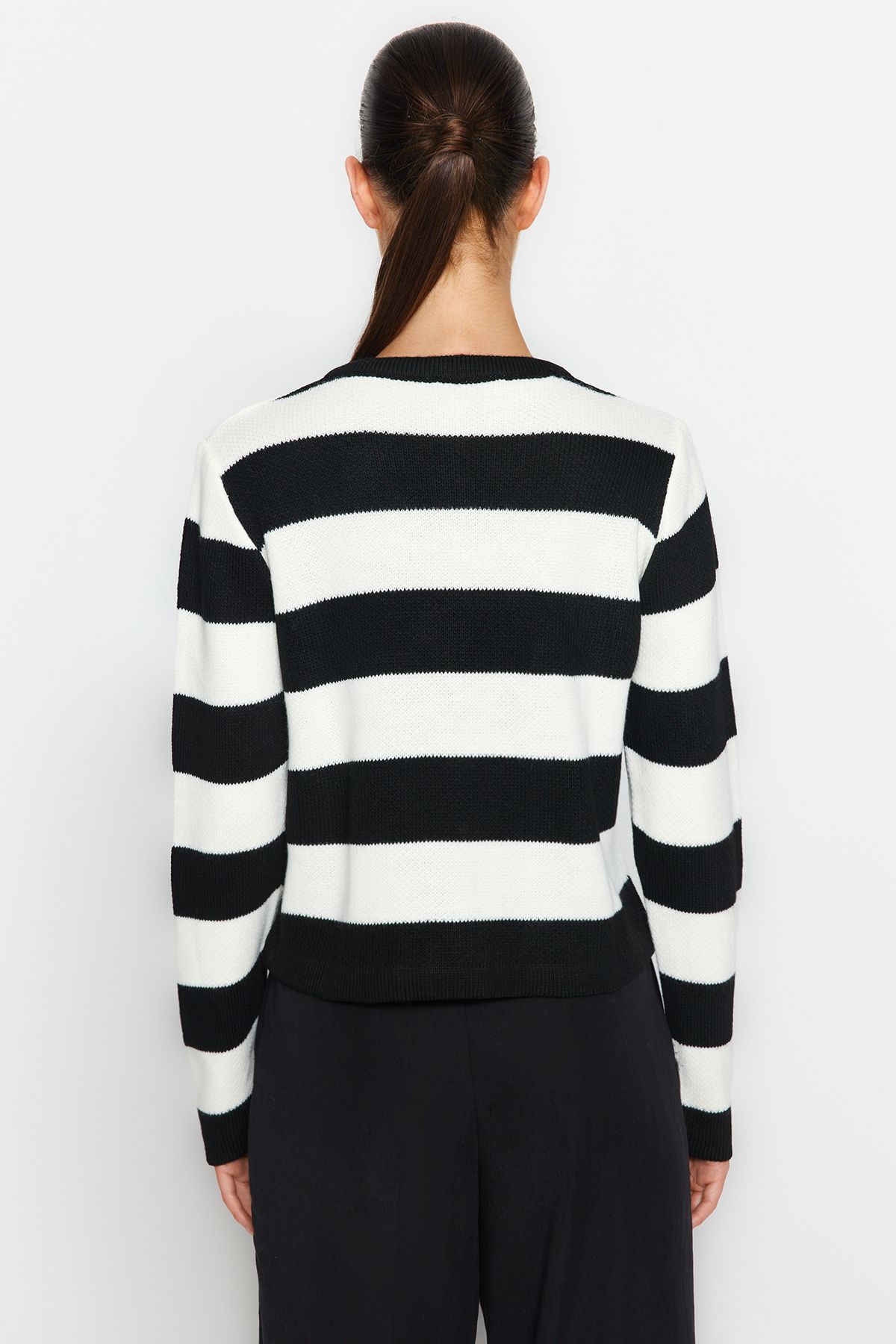 Trendyol Collection-Ecru gestreifter Strick-Cardigan – Jacken-Look, TWOAW24HI00091 5