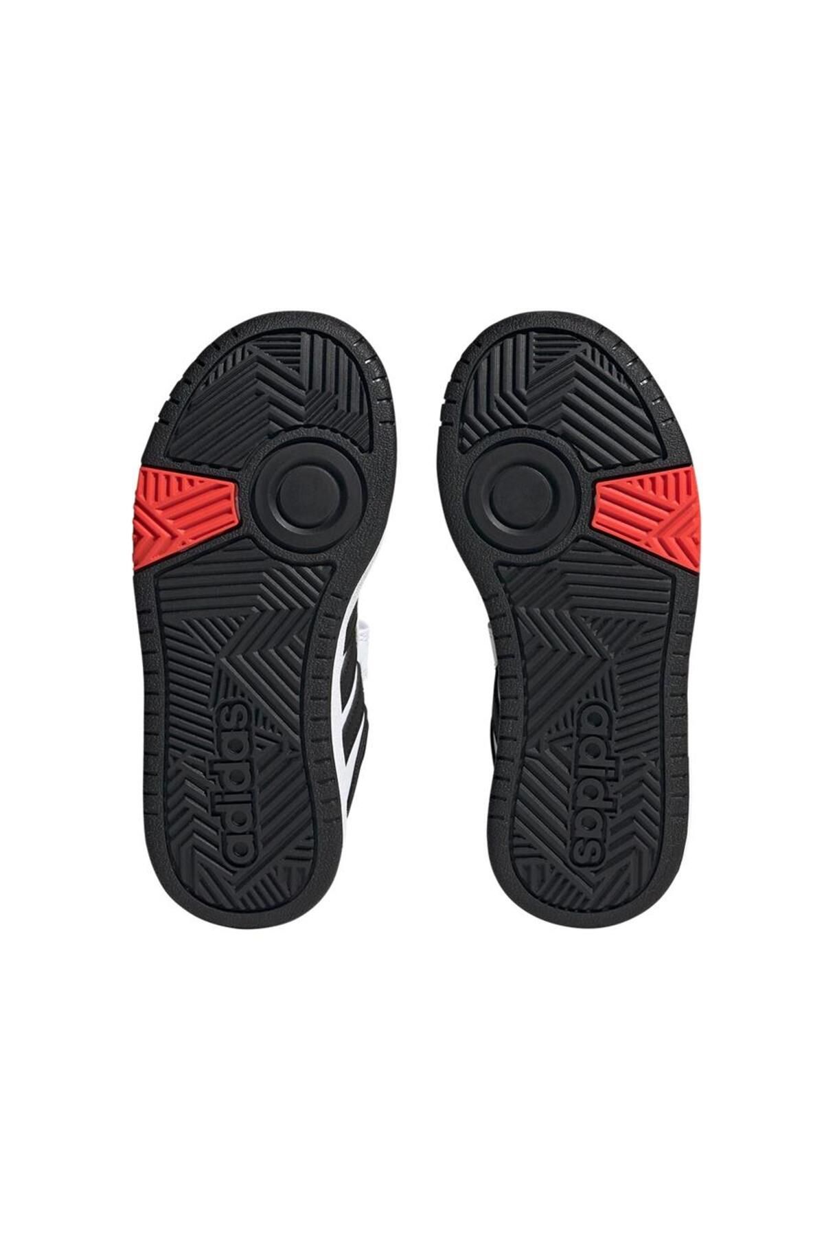 کفش ورزشی آدیداس مدل Hoops برای پیاده‌روی و استفاده روزمره adidas