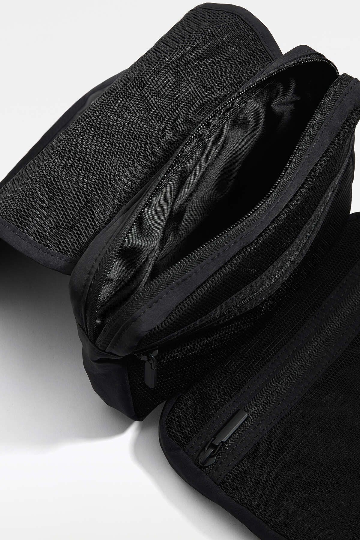 Oysho-Hanging water-repellent wash bag 3