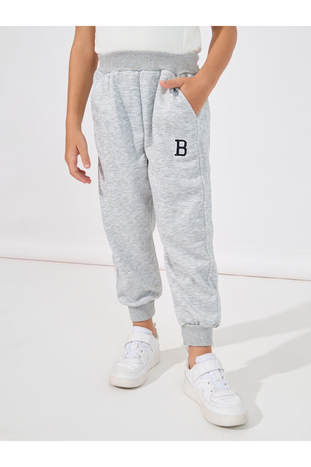 Styli-Letter Embroidery Joggers with Side Pocket 1