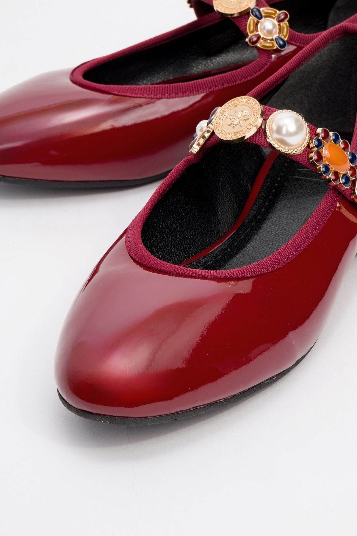 LuviShoes-LAURAS Claret Red Damen-Ballerinas aus Lackleder mit Accessoires 3