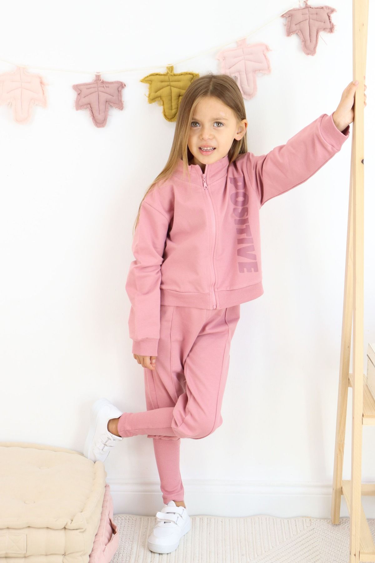 Harika KIDS-Set de trening cu fermoar model cu nervuri pentru fete 7