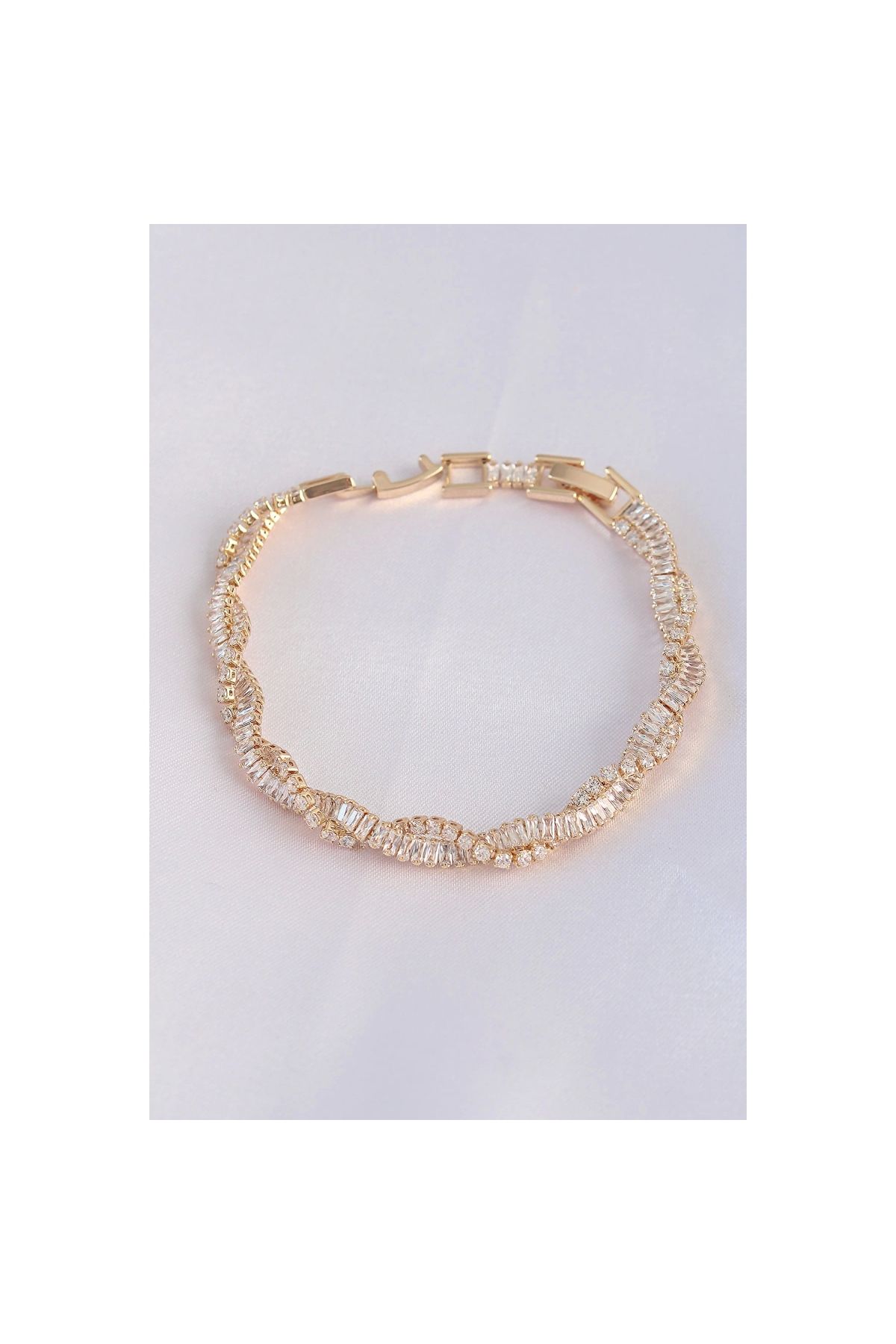 Narnuga Vip Seri Pirinç Zirkon Taşlı Gold Renk Sarmal Model Bileklik - TJ-BB6083