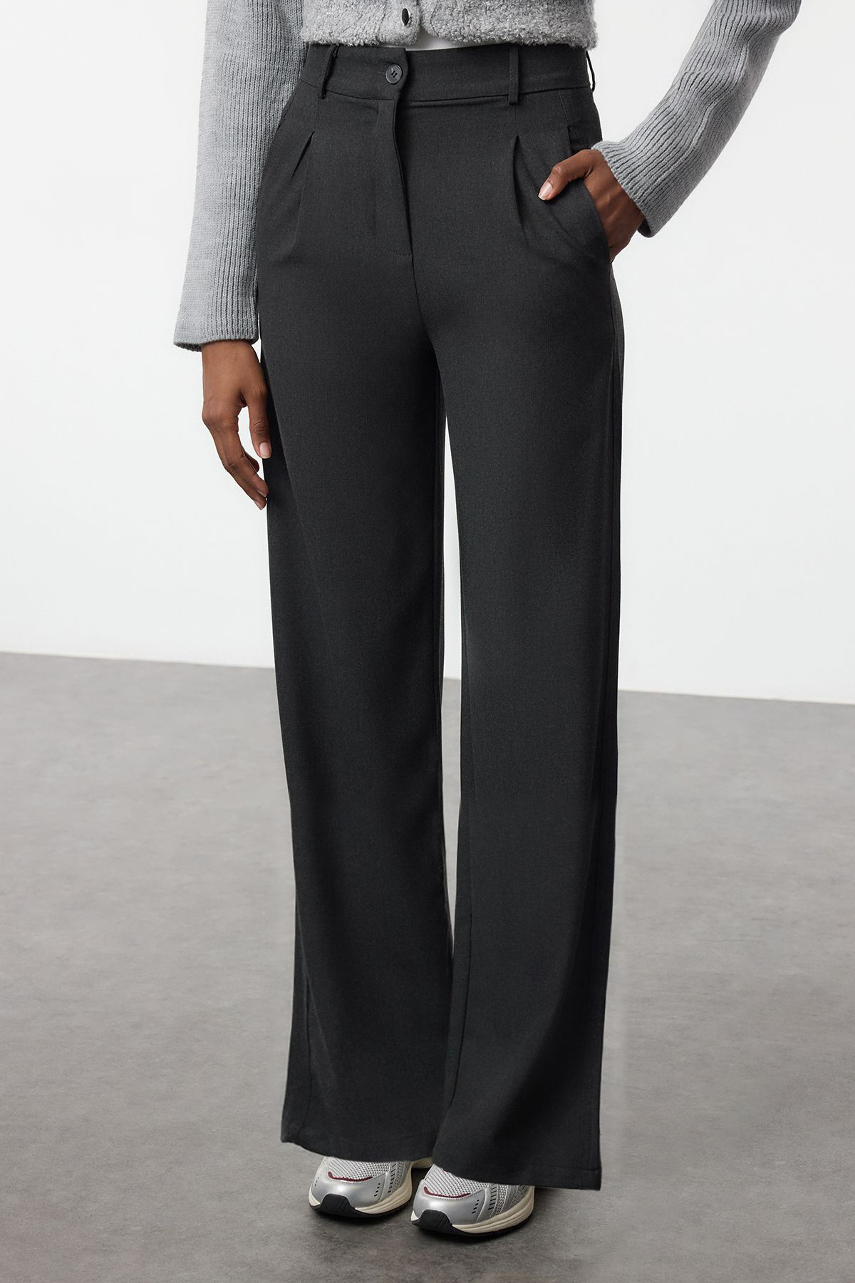  TRENDYOLM?LLA Antrasit Wide Leg Geni? Paça Pileli Dokuma Pantolon