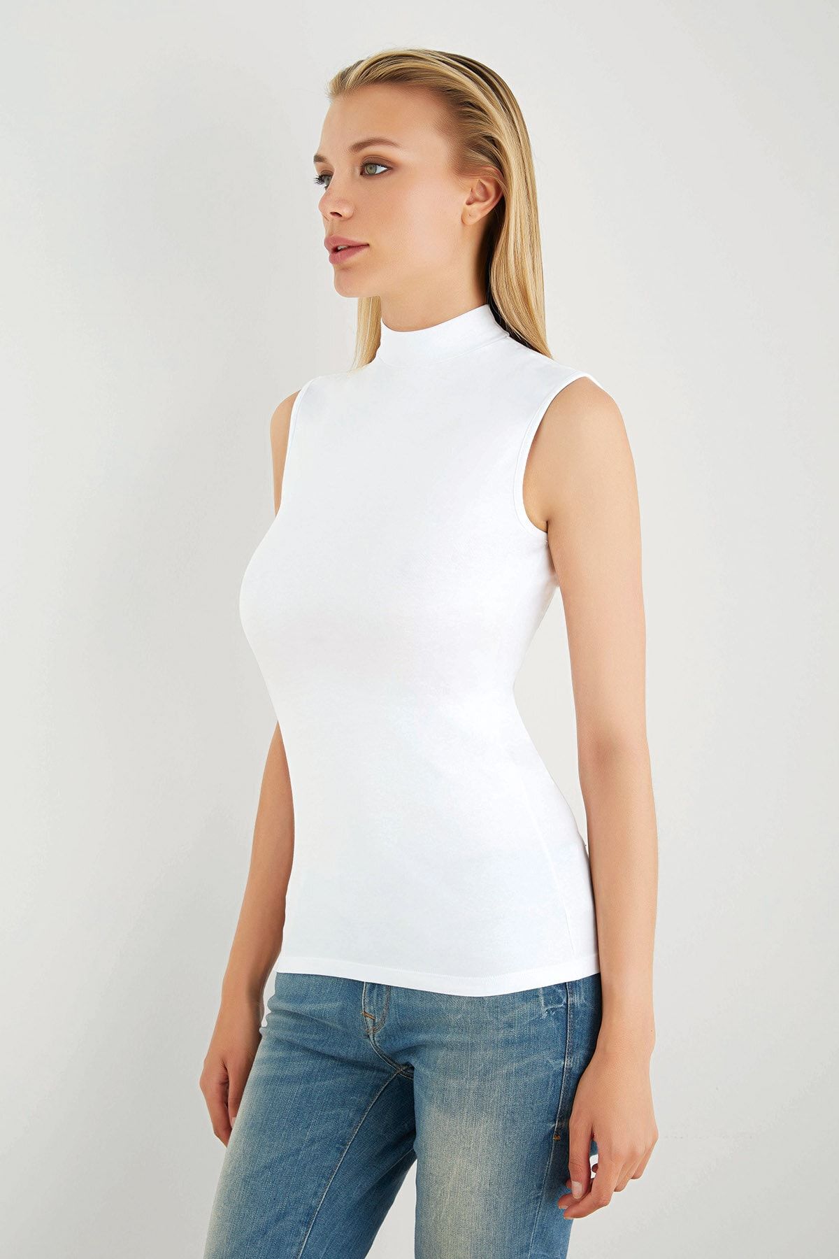 Sevim-Women's 2-Piece Turtleneck Sleeveless Tank Top 1