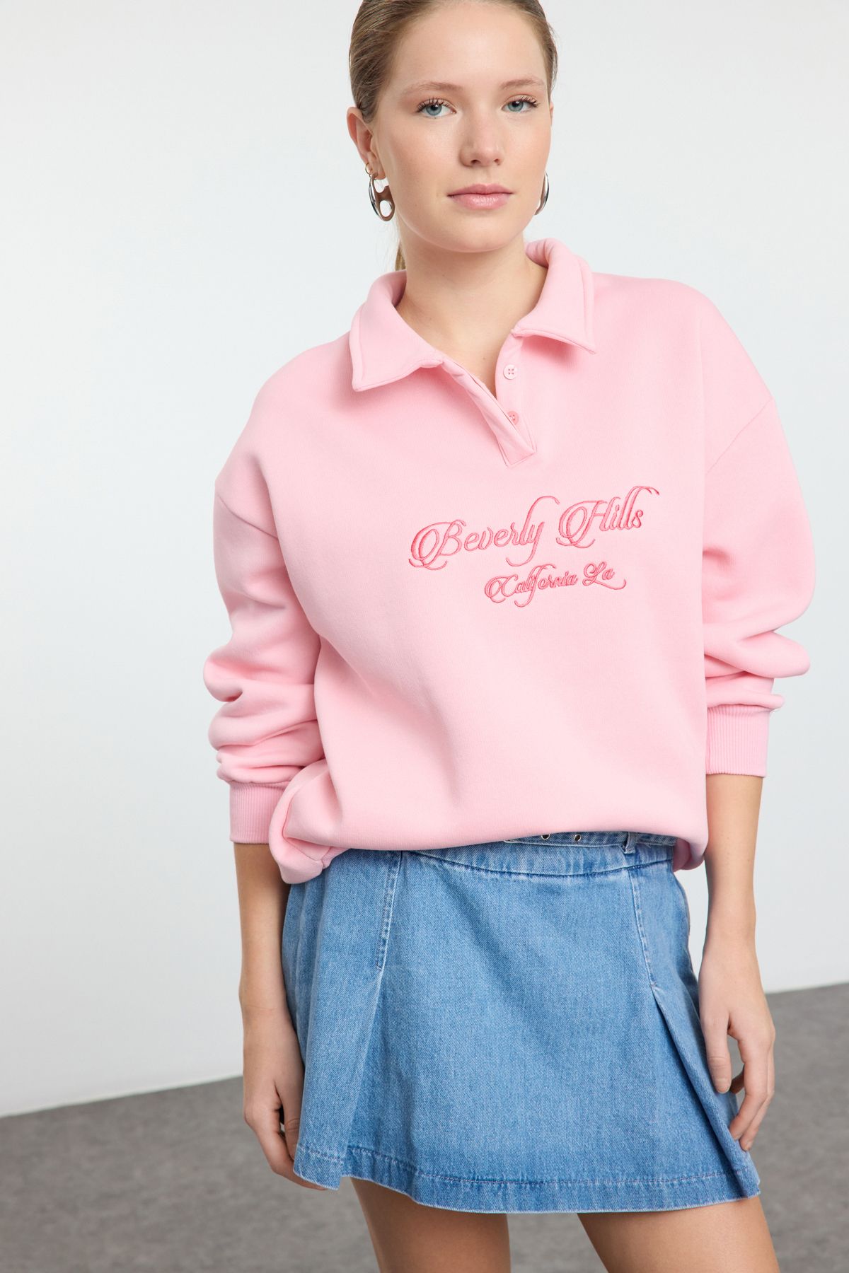 Trendyol Collection-Light Pink Embroidered Shirt Collar Sweatshirt - Regular Fit, Thick Inside, Fleece Twoaw24Sw00182 2