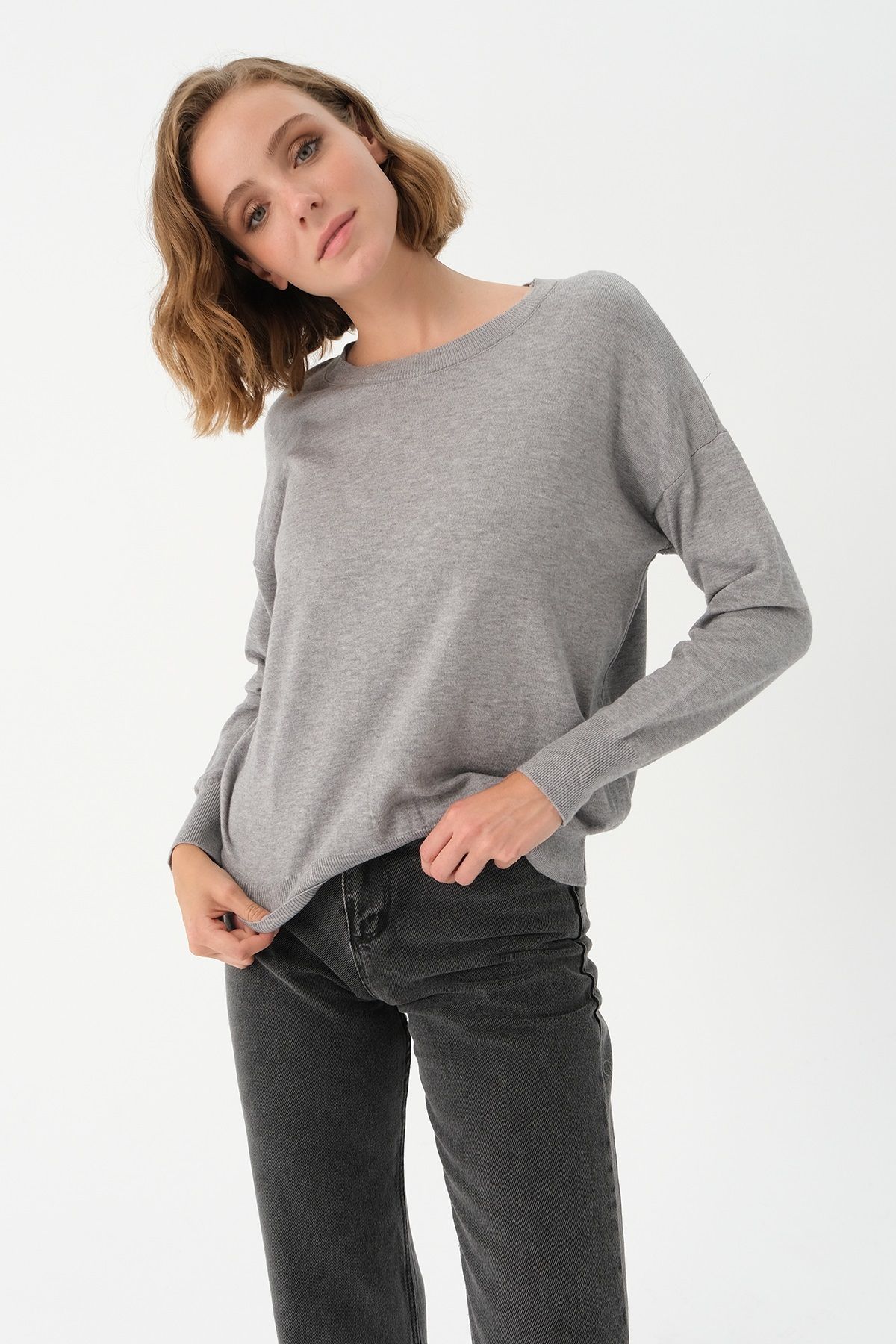 PARKhande-Gray Crew Neck Loose Basic Sweater 2